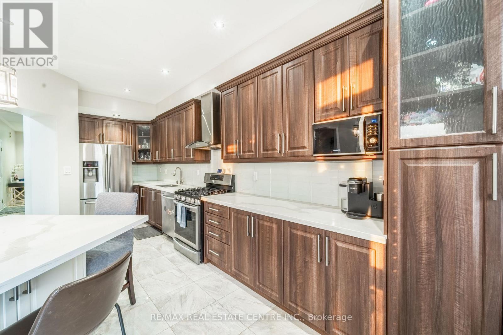 67 Gorevale Drive, Brampton, Ontario  L6P 2H2 - Photo 8 - W13044090