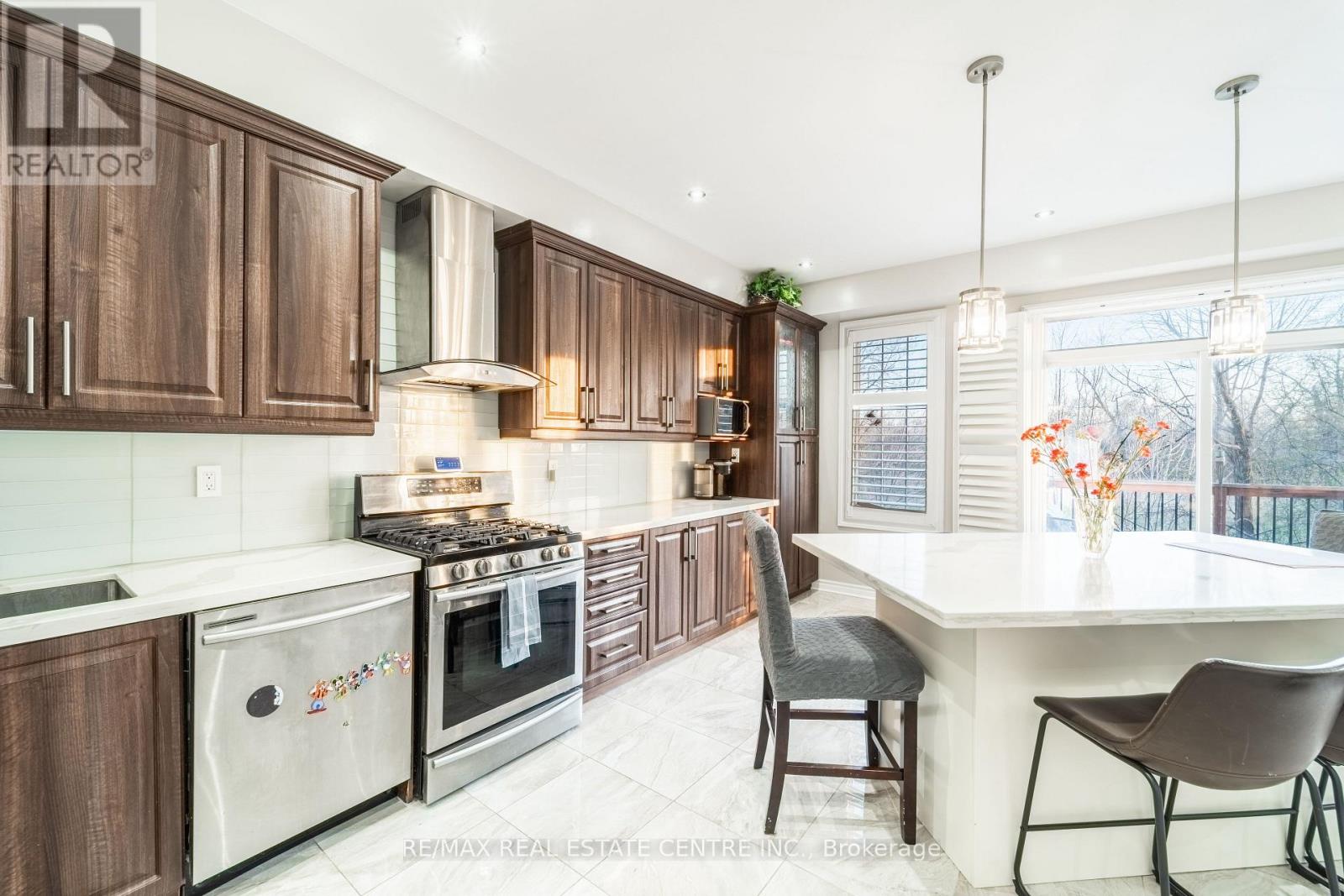 67 Gorevale Drive, Brampton, Ontario  L6P 2H2 - Photo 9 - W13044090