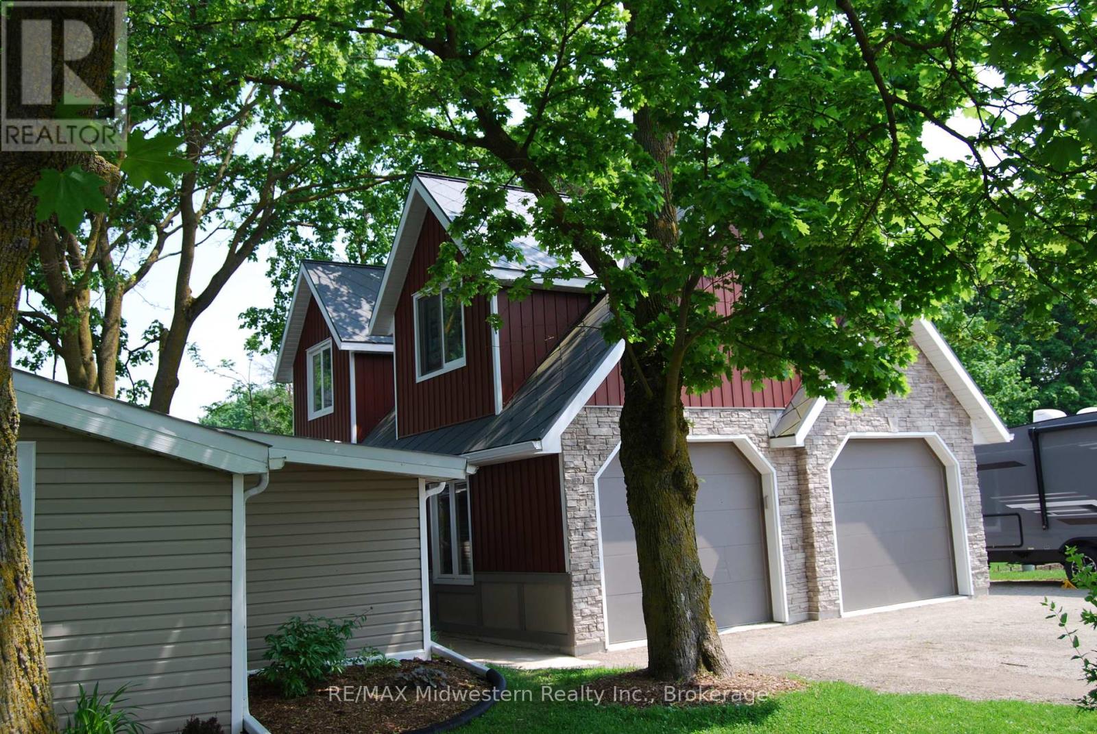 410 Temple Street, Minto, Ontario  N0G 2P0 - Photo 3 - X12660784