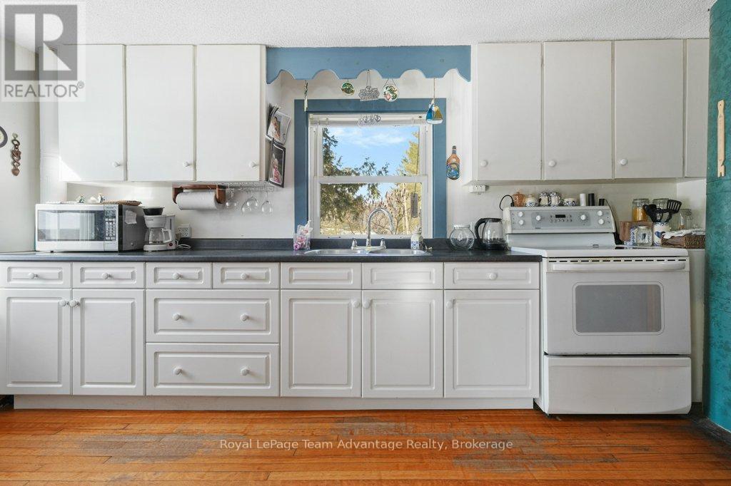 27 Burnside Bridge Road, Mcdougall, Ontario  P2A 2W9 - Photo 11 - X12721810