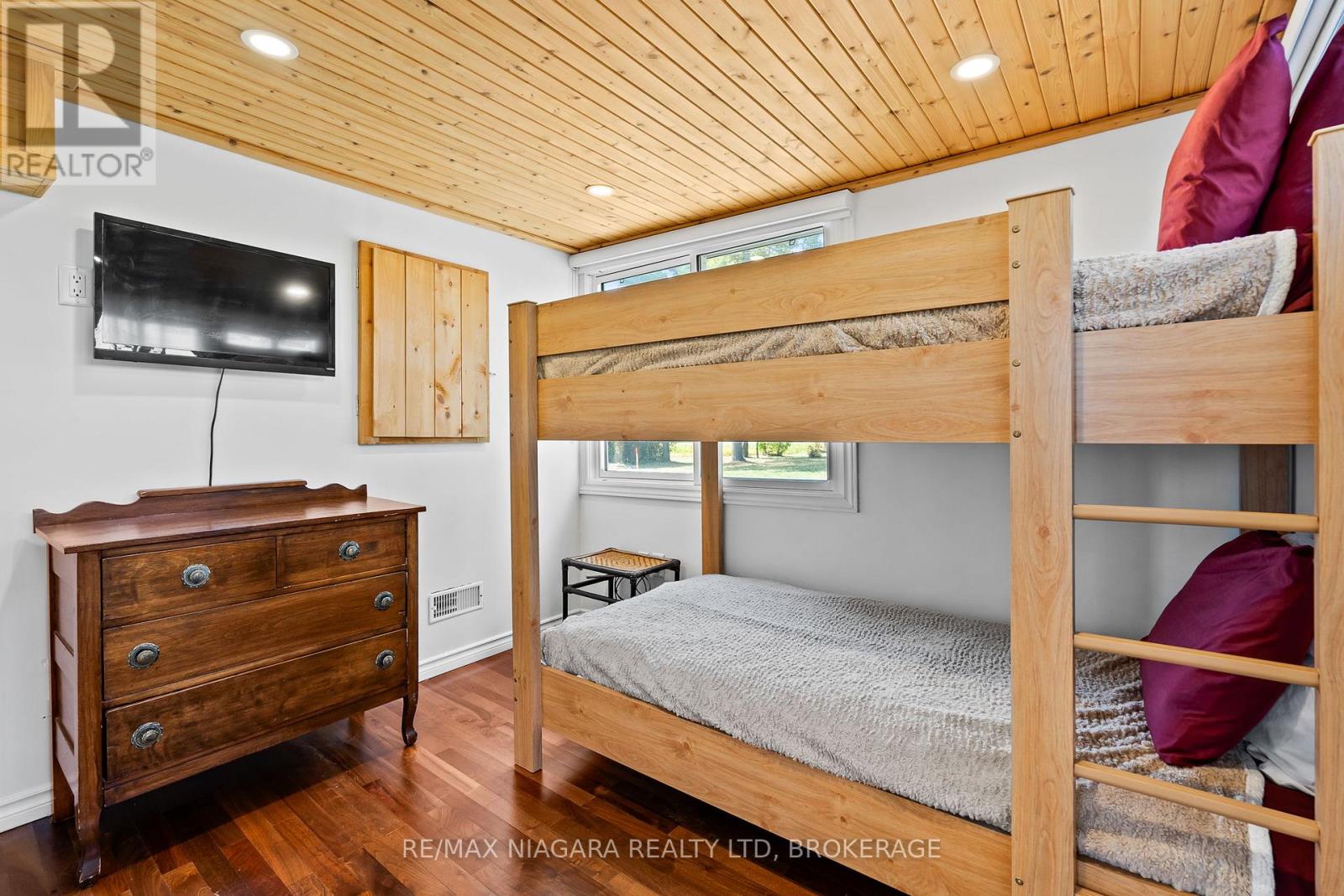 105 Lighthouse Drive, Haldimand, Ontario  N1A 2W6 - Photo 18 - X13046984