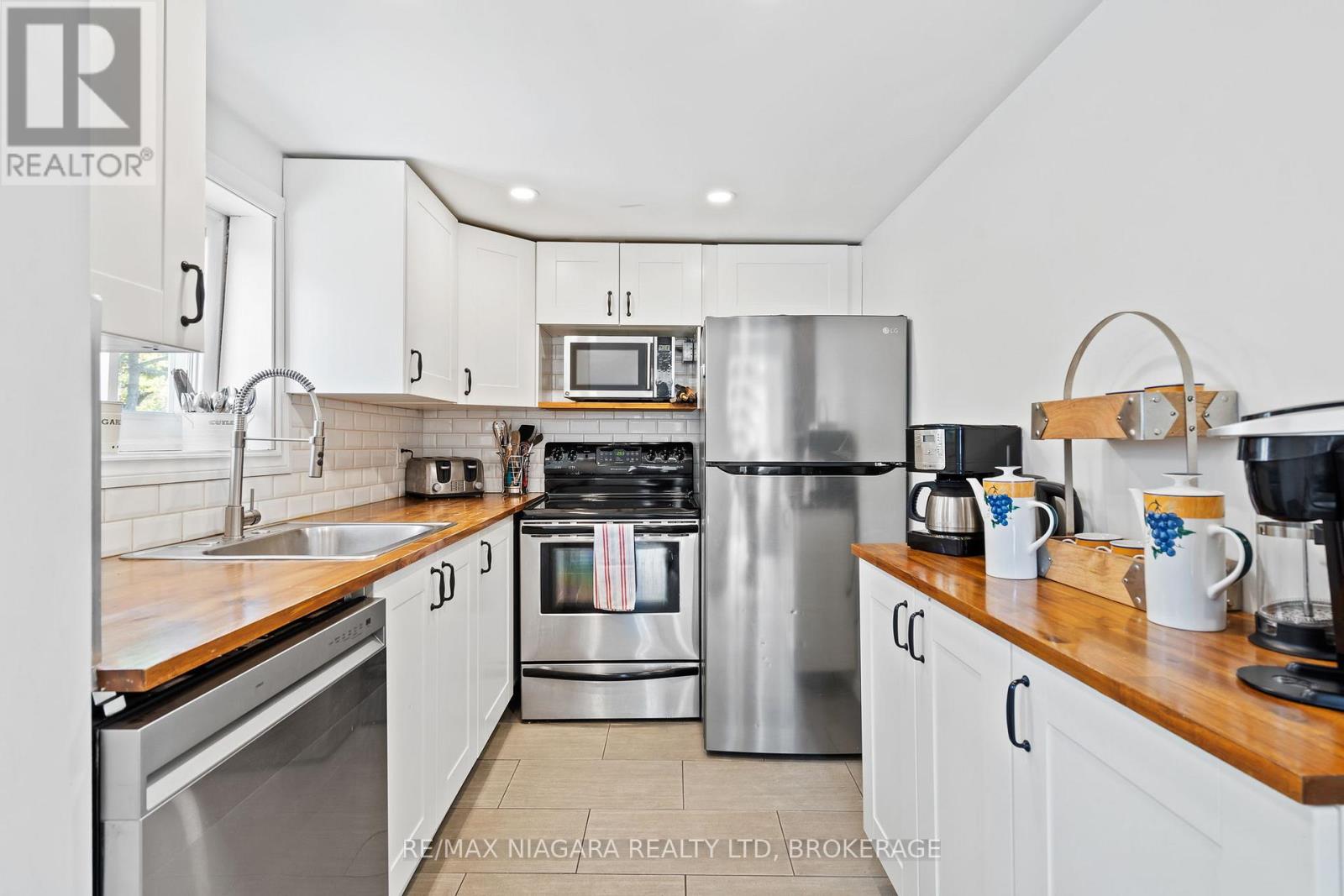 105 Lighthouse Drive, Haldimand, Ontario  N1A 2W6 - Photo 6 - X13046984