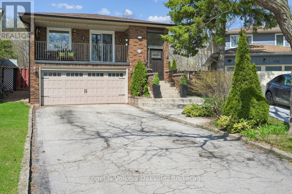 1223 Hudson Place, Oakville, Ontario  L6H 2W2 - Photo 1 - W13046976