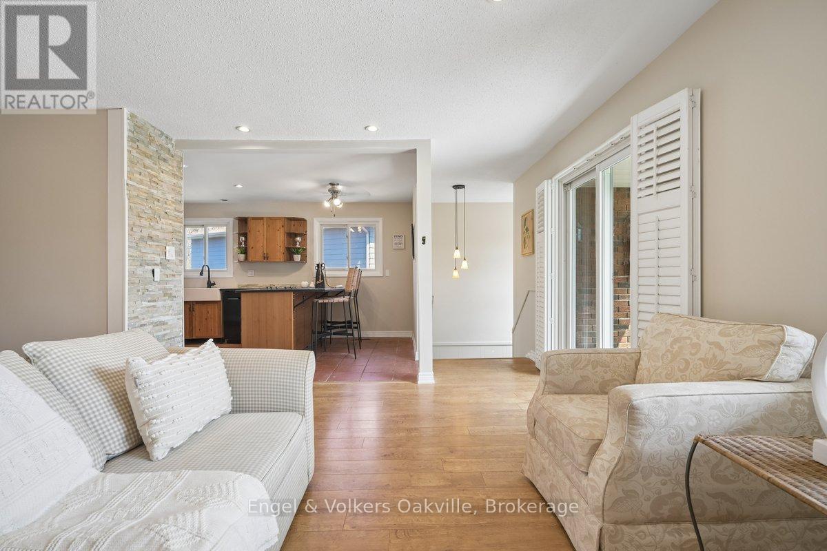 1223 Hudson Place, Oakville, Ontario  L6H 2W2 - Photo 8 - W13046976