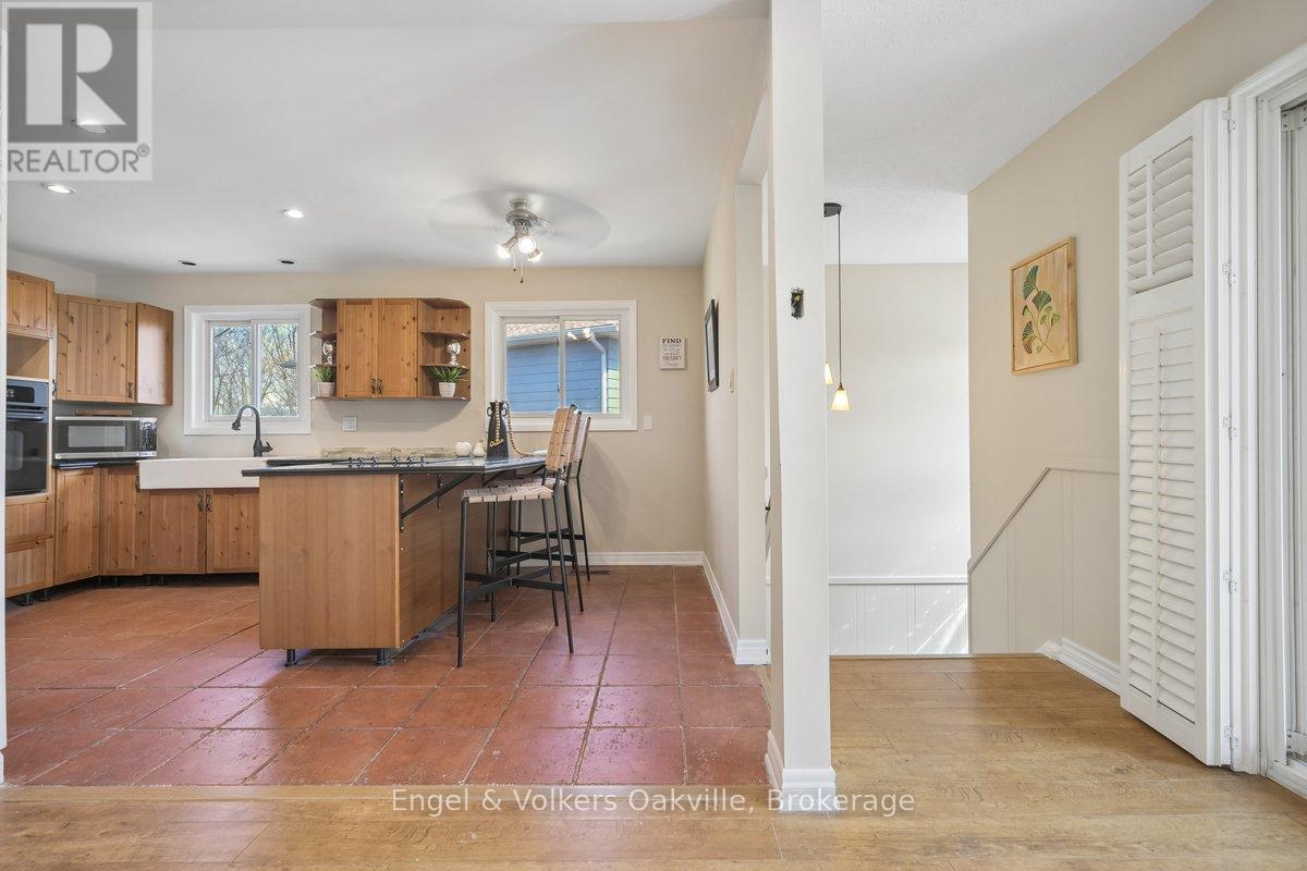 1223 Hudson Place, Oakville, Ontario  L6H 2W2 - Photo 9 - W13046976