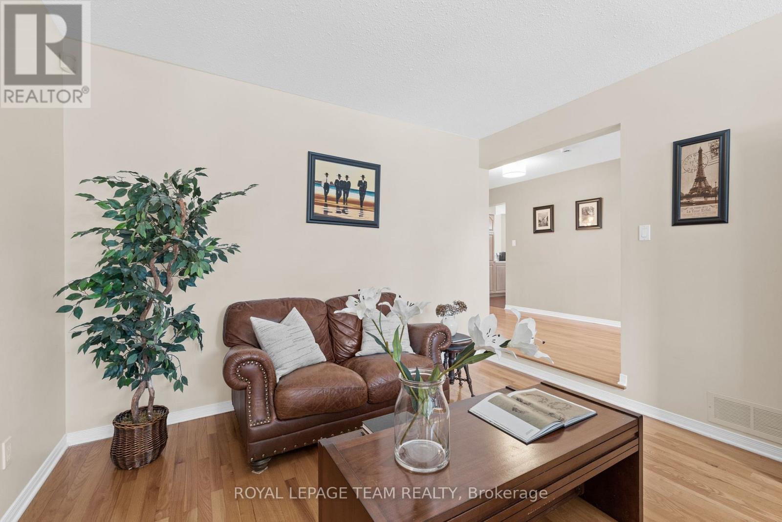 76 Hansen Avenue, Ottawa, Ontario  K2K 2L7 - Photo 8 - X12854320