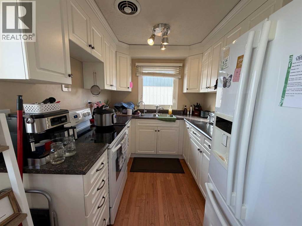 330 3 Avenue E, Bow Island, Alberta  T0K 0G0 - Photo 7 - A2289164