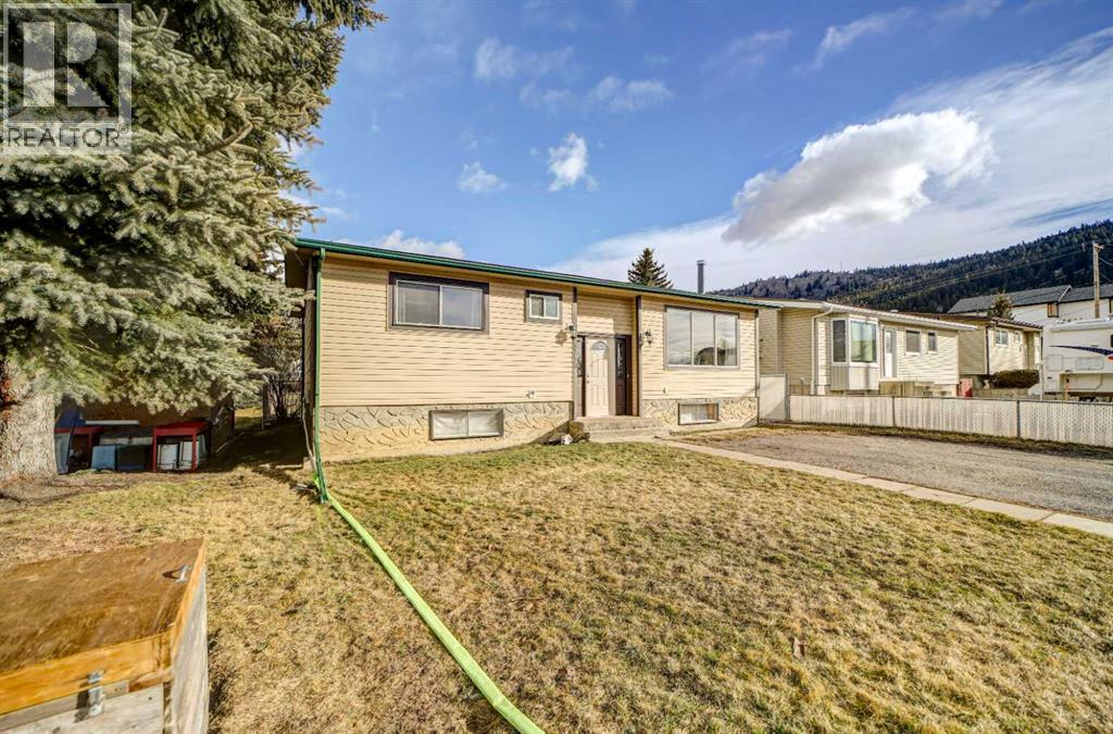 2730 226 Street, Bellevue, Alberta  T0K 0E0 - Photo 2 - A2294720