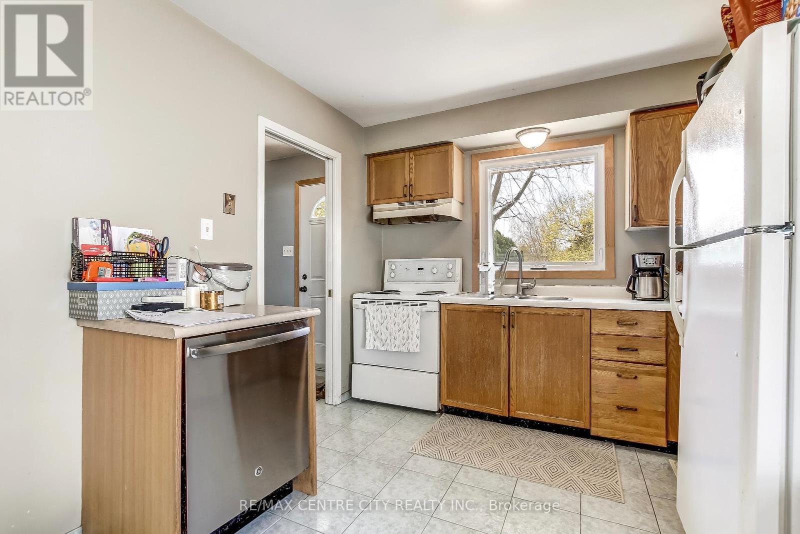 228 Pochard Lane, London East, Ontario  N5W 5Z3 - Photo 5 - X13047066