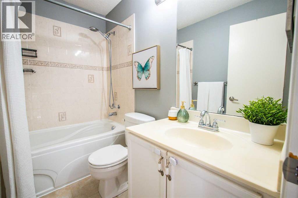 84 Hidden Green NW, Calgary, Alberta  T3A 5K7 - Photo 24 - A2296267