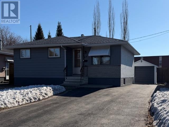 414 Sycamore Pl, Thunder Bay, Ontario  P7C 1W9 - Photo 2 - TB2600782