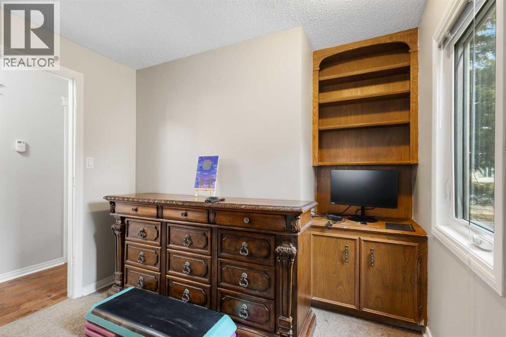 107 Woodbine Boulevard Sw, Calgary, Alberta  T2W 3W8 - Photo 13 - A2305084