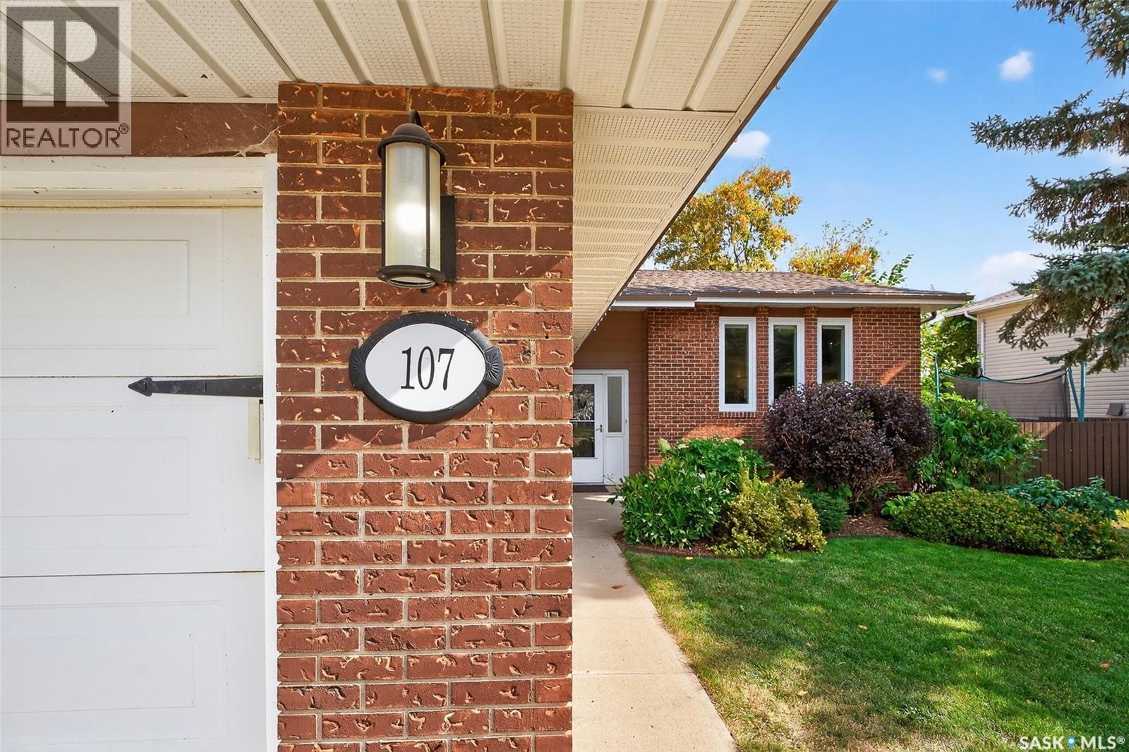 107 Cottonwood Street, Caronport, Saskatchewan  S0H 0S0 - Photo 4 - SK034003