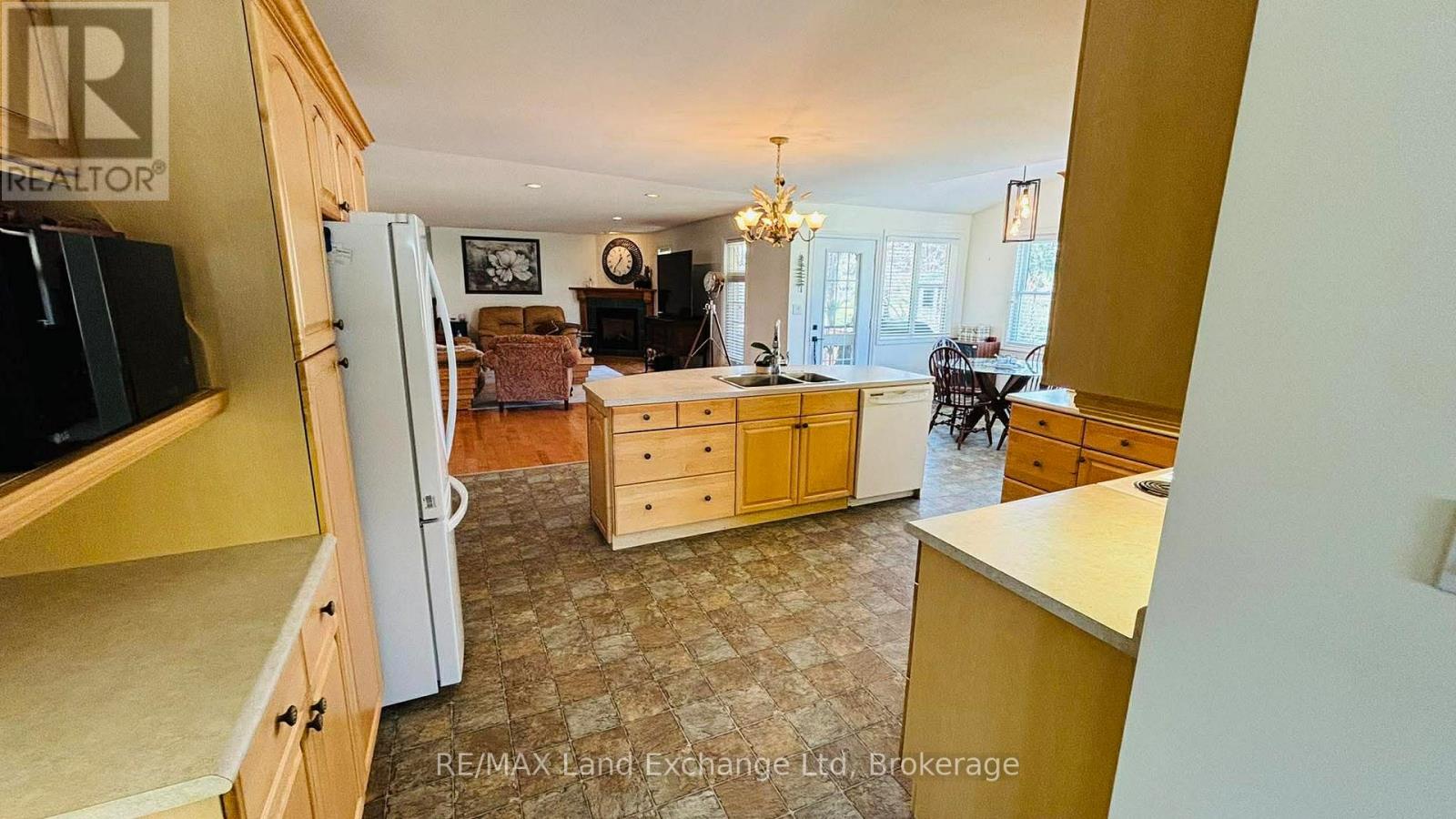 122 James Street, Arran-Elderslie, Ontario  N0G 2N0 - Photo 10 - X12952644