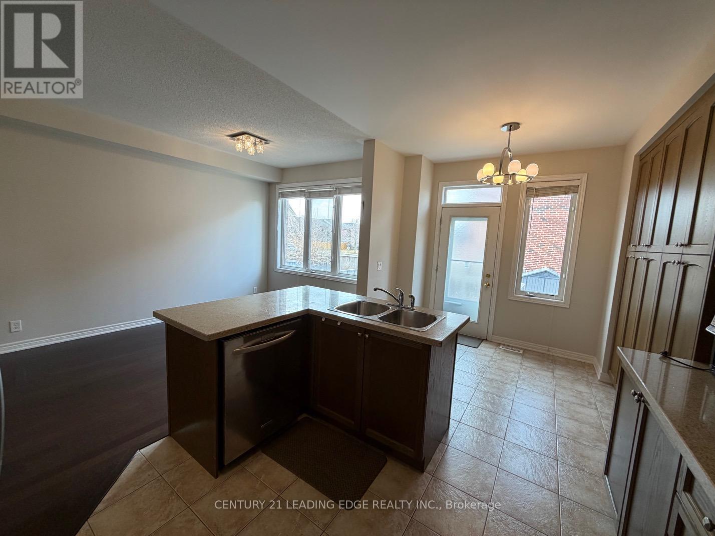 97 Thatcher Crescent, East Gwillimbury, Ontario  L9N 0B9 - Photo 7 - N12883994