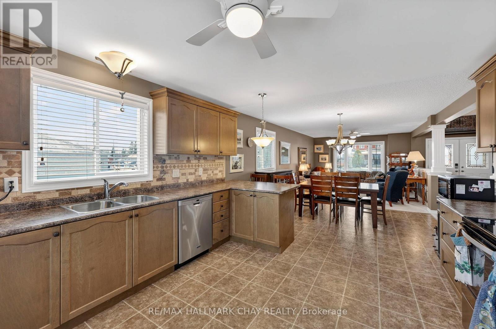 16 Sheppard Drive, Tay, Ontario  L0K 2A0 - Photo 11 - S12904592