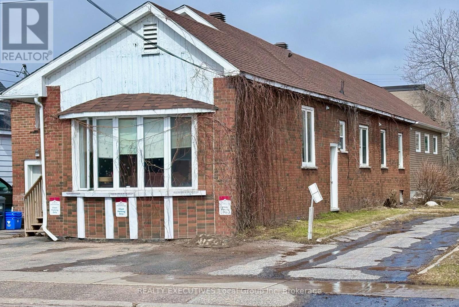 272 First Avenue W, North Bay, Ontario  P1B 3C1 - Photo 2 - X13047008