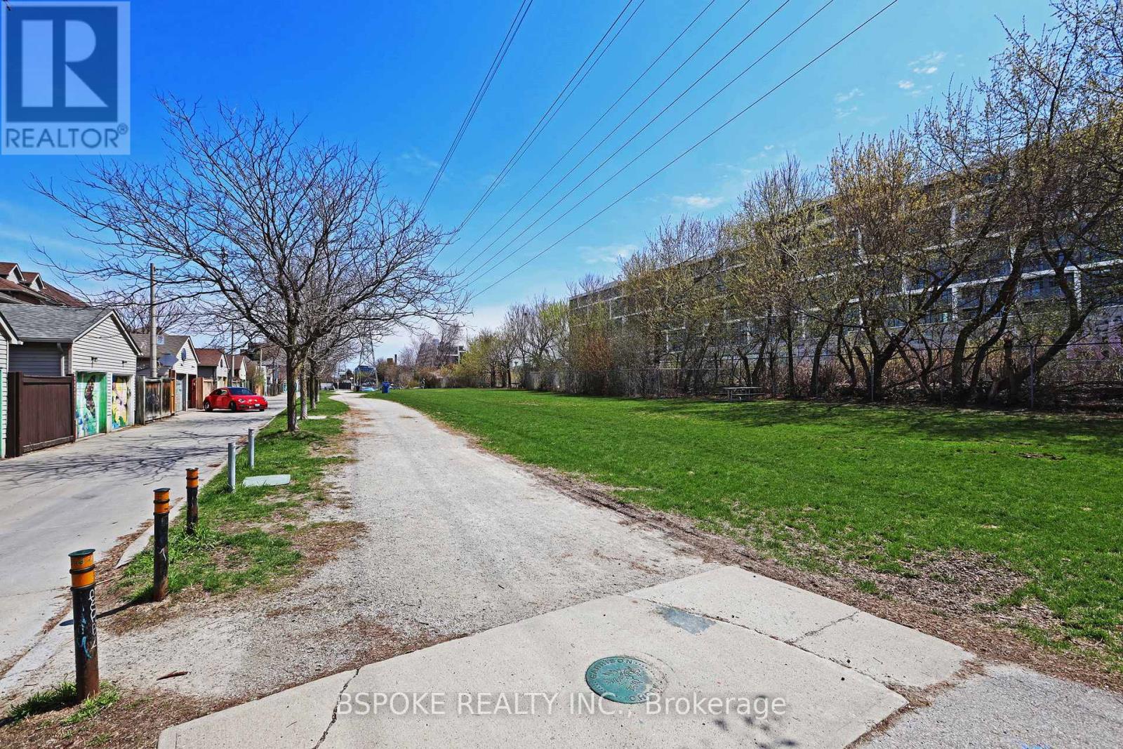 1099 Ossington Avenue, Toronto, Ontario  M6G 4B2 - Photo 30 - C13046858