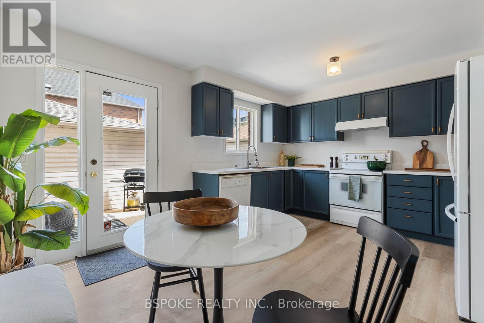 1099 Ossington Avenue, Toronto, Ontario  M6G 4B2 - Photo 9 - C13046858