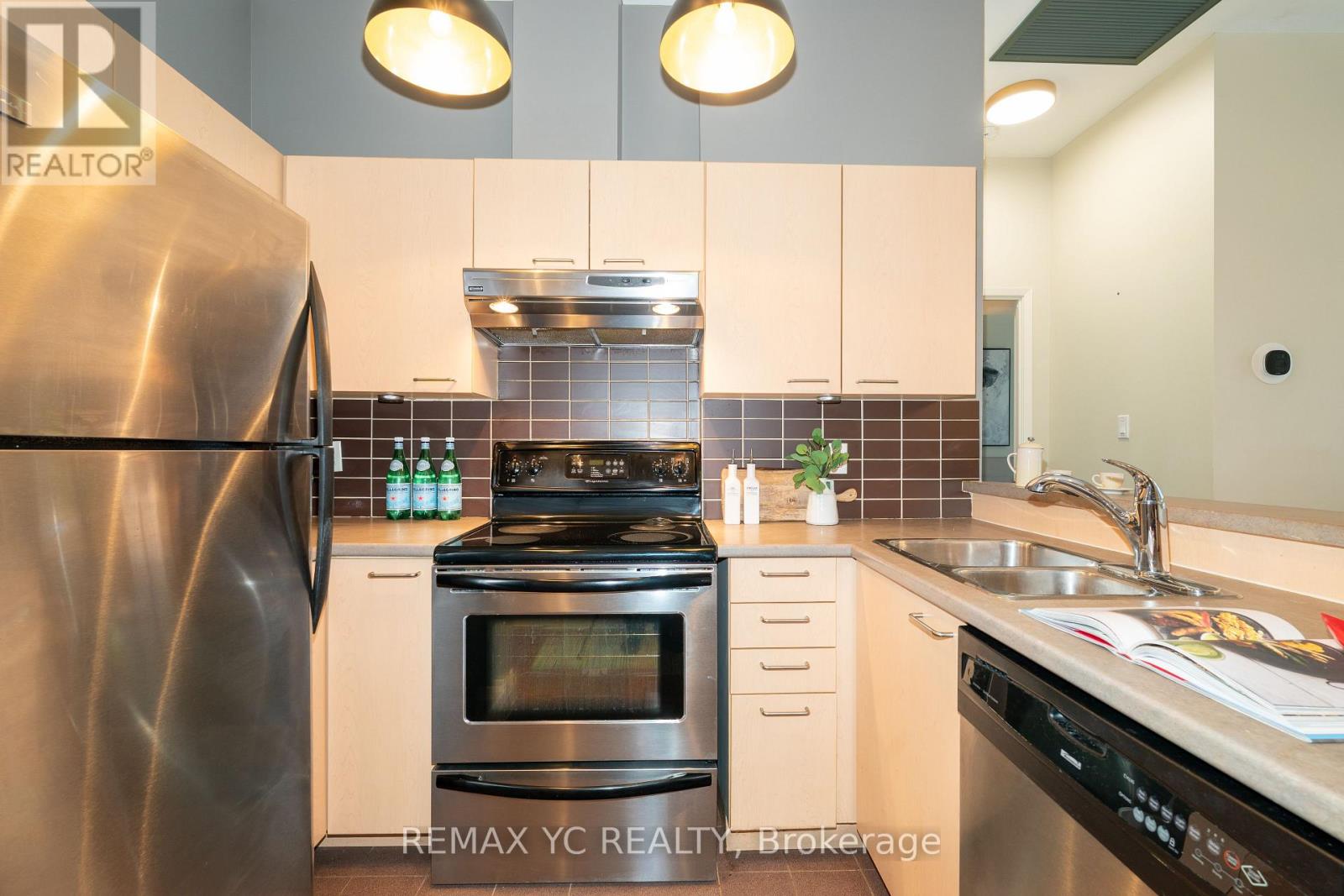 306 - 8 Wellesley Street E, Toronto, Ontario  M4Y 3B2 - Photo 3 - C13047096
