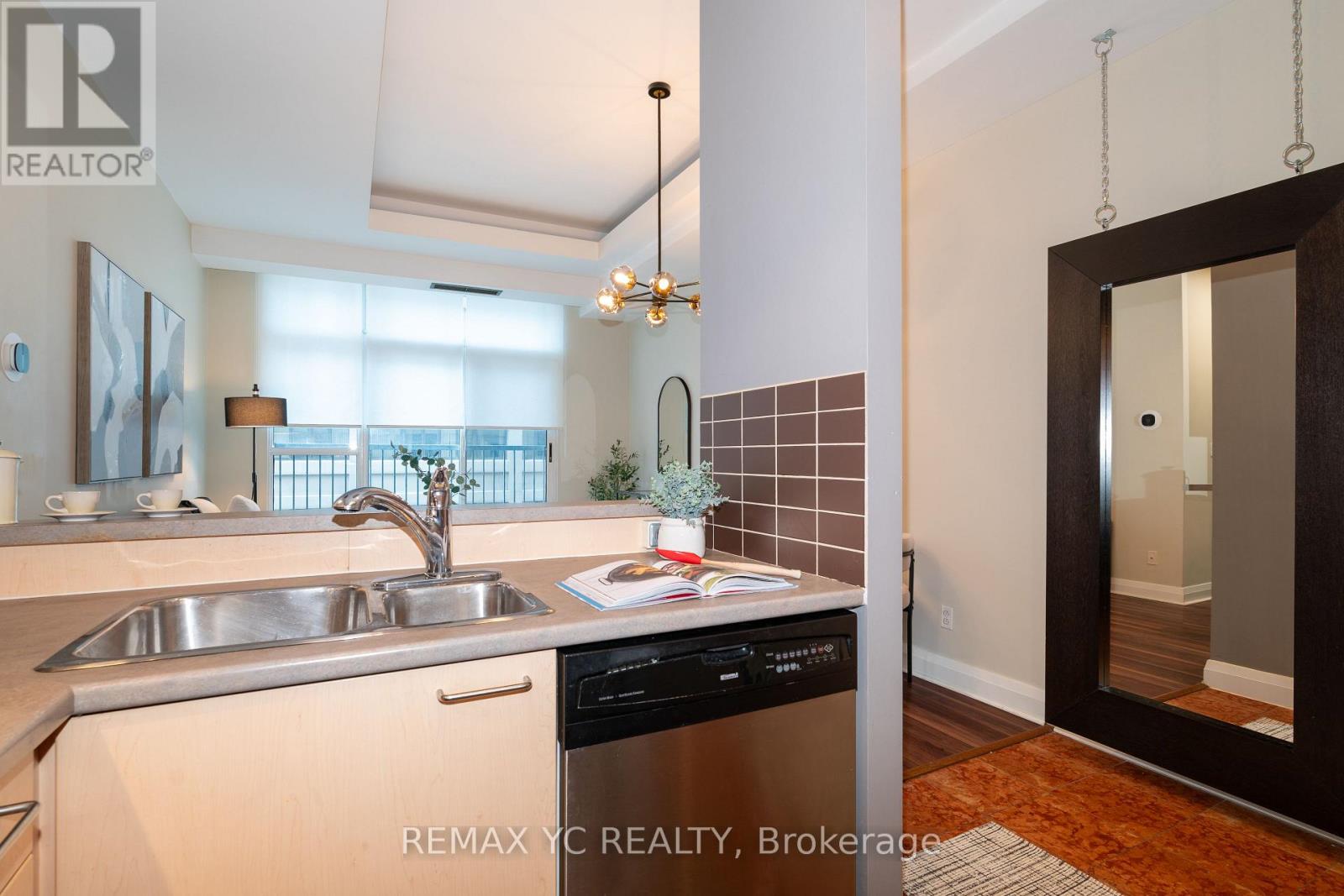 306 - 8 Wellesley Street E, Toronto, Ontario  M4Y 3B2 - Photo 5 - C13047096