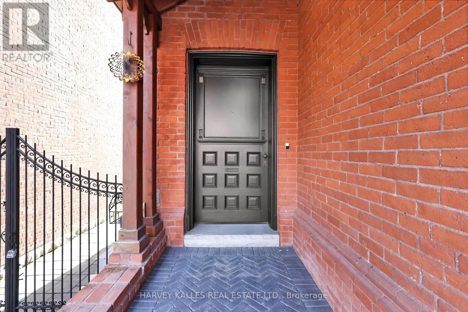 140 Bedford Road, Toronto, Ontario  M5R 2K2 - Photo 2 - C13047138