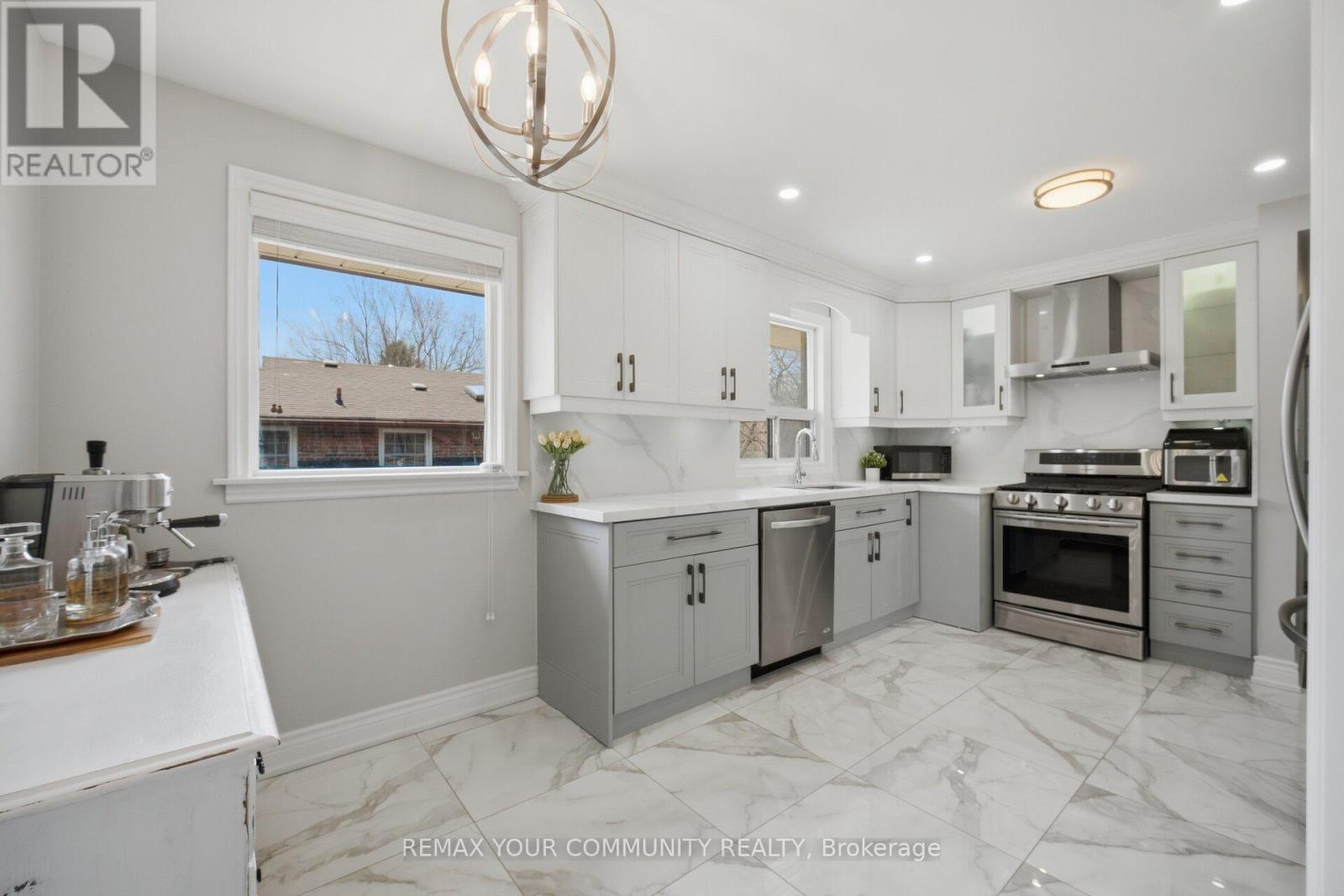 54 Applefield Drive, Toronto, Ontario  M1P 3X9 - Photo 10 - E13046944