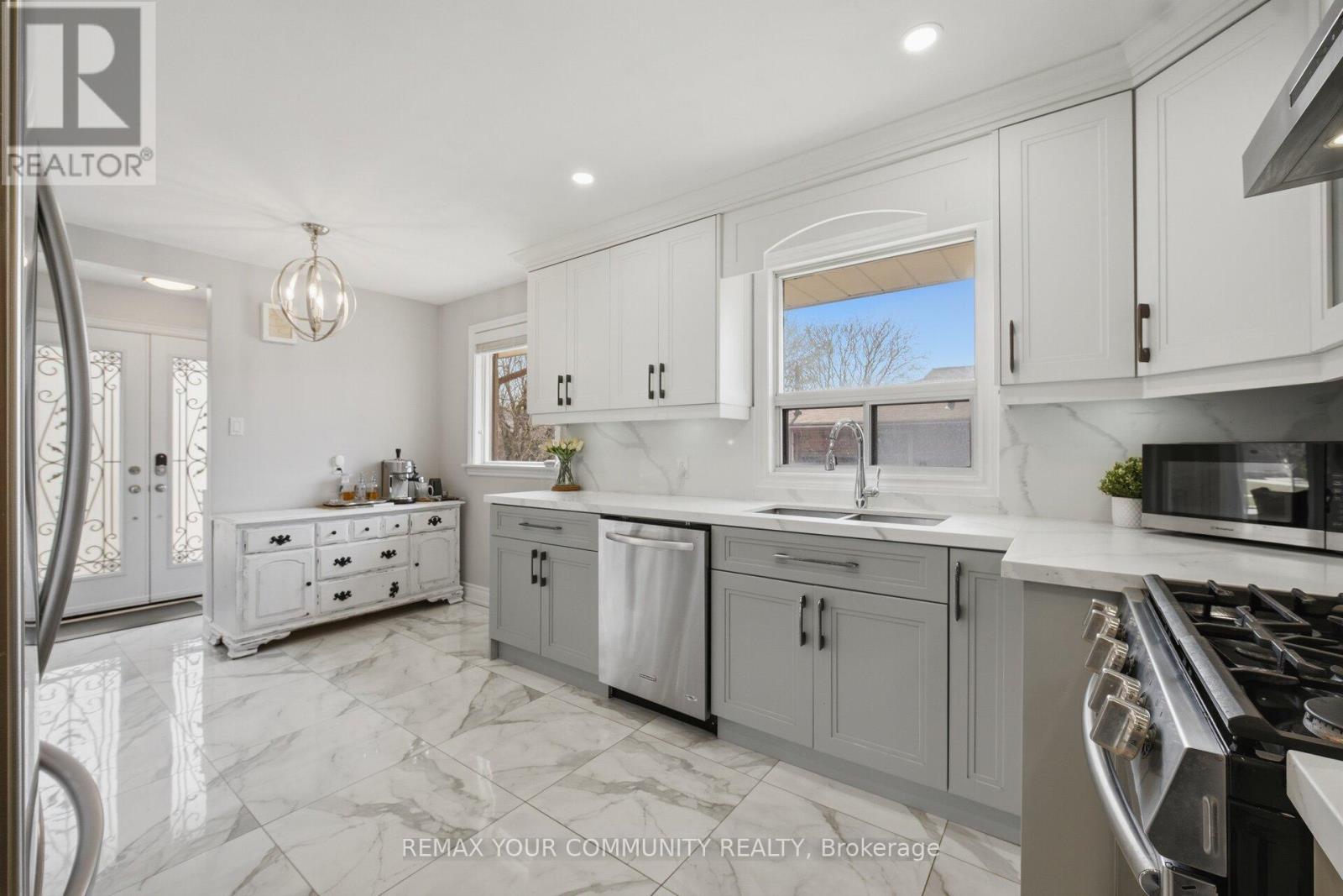 54 Applefield Drive, Toronto, Ontario  M1P 3X9 - Photo 11 - E13046944