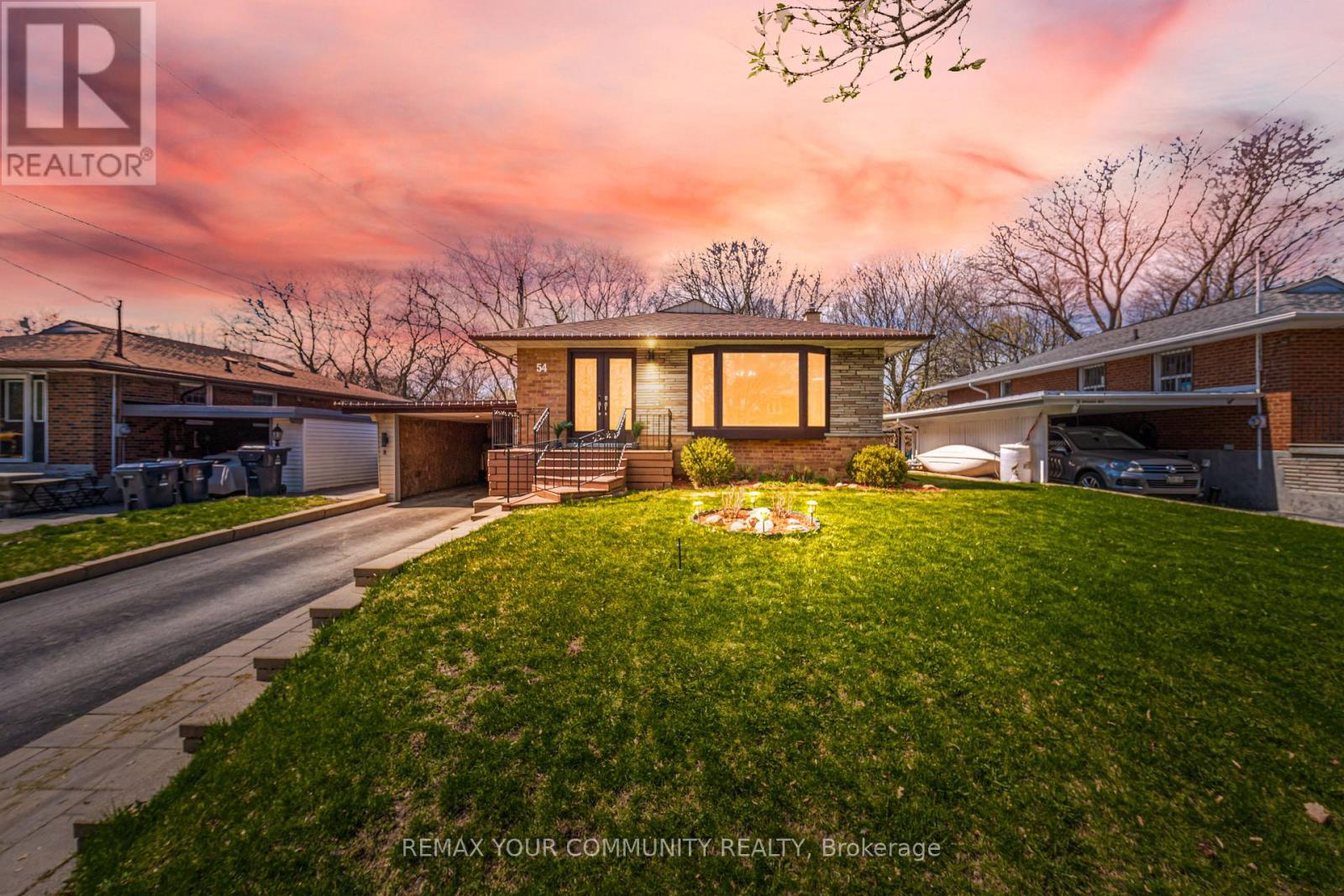 54 Applefield Drive, Toronto, Ontario  M1P 3X9 - Photo 2 - E13046944