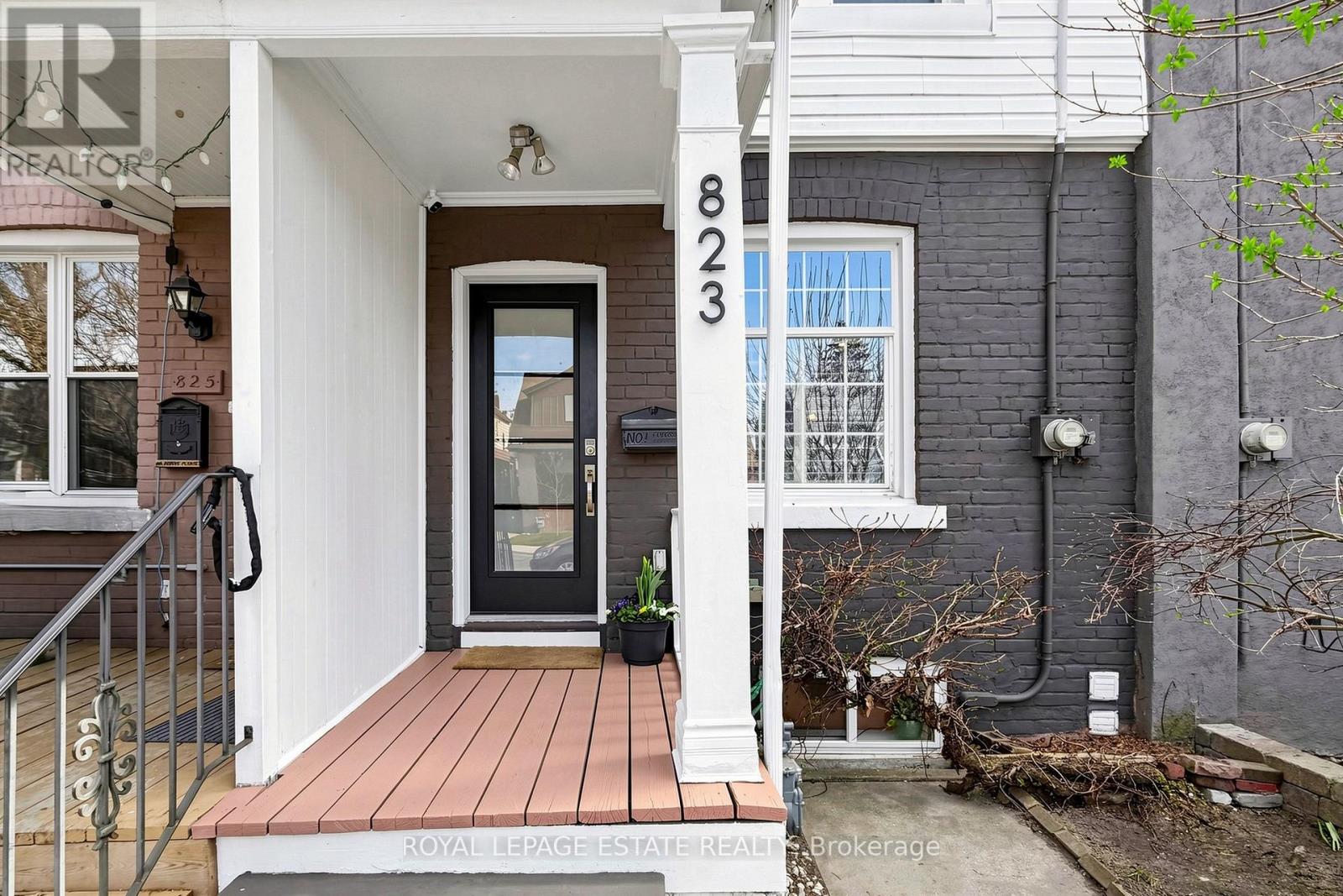 823 SAMMON AVENUE, Toronto, Ontario