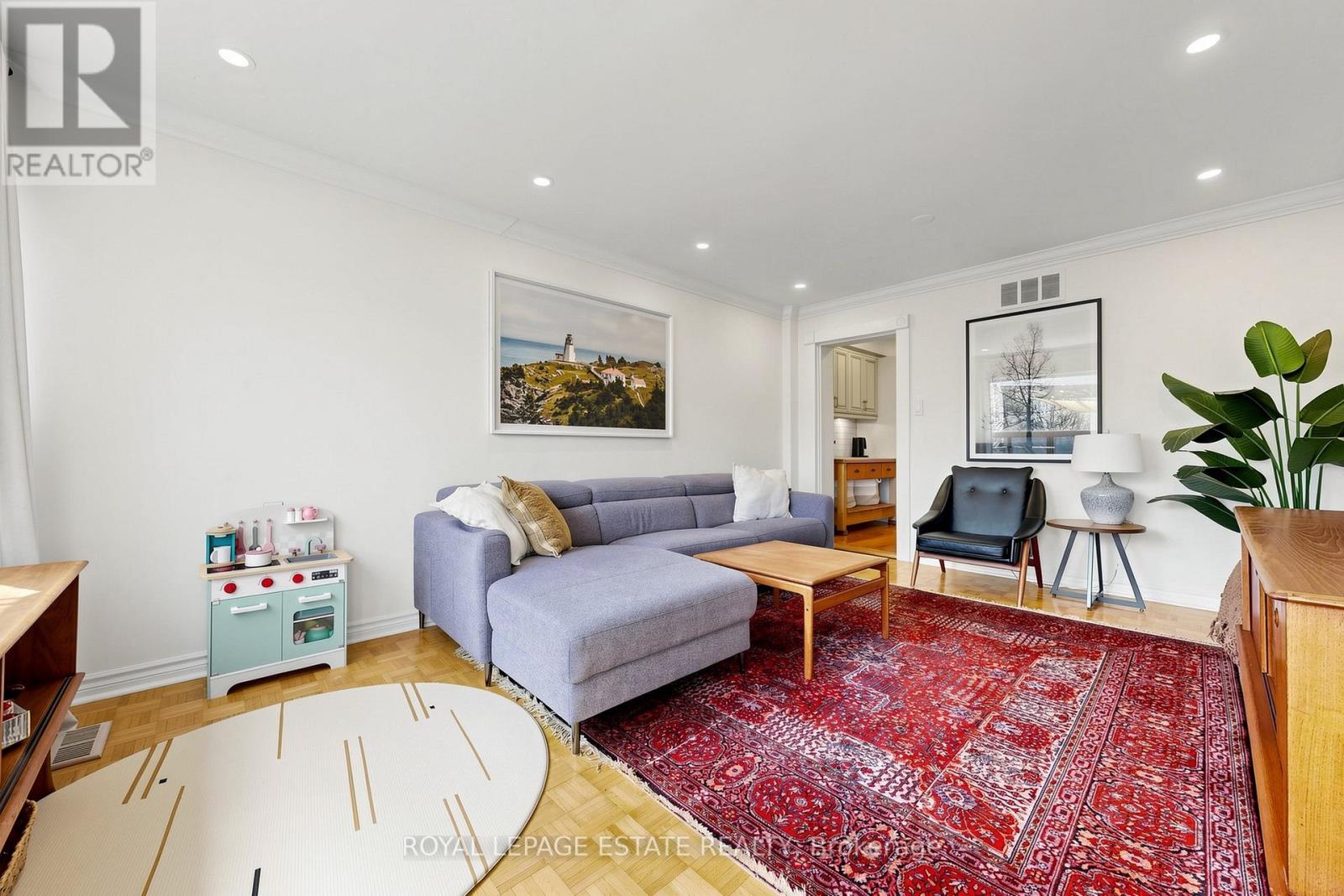 823 Sammon Avenue, Toronto, Ontario  M4C 2E7 - Photo 10 - E13047024