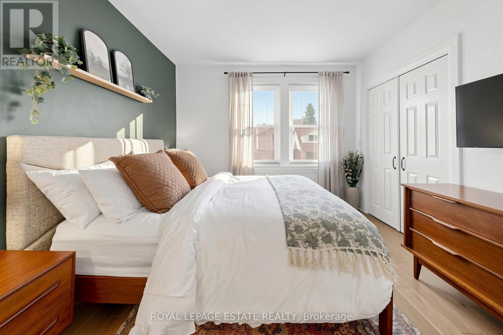 823 Sammon Avenue, Toronto, Ontario  M4C 2E7 - Photo 16 - E13047024