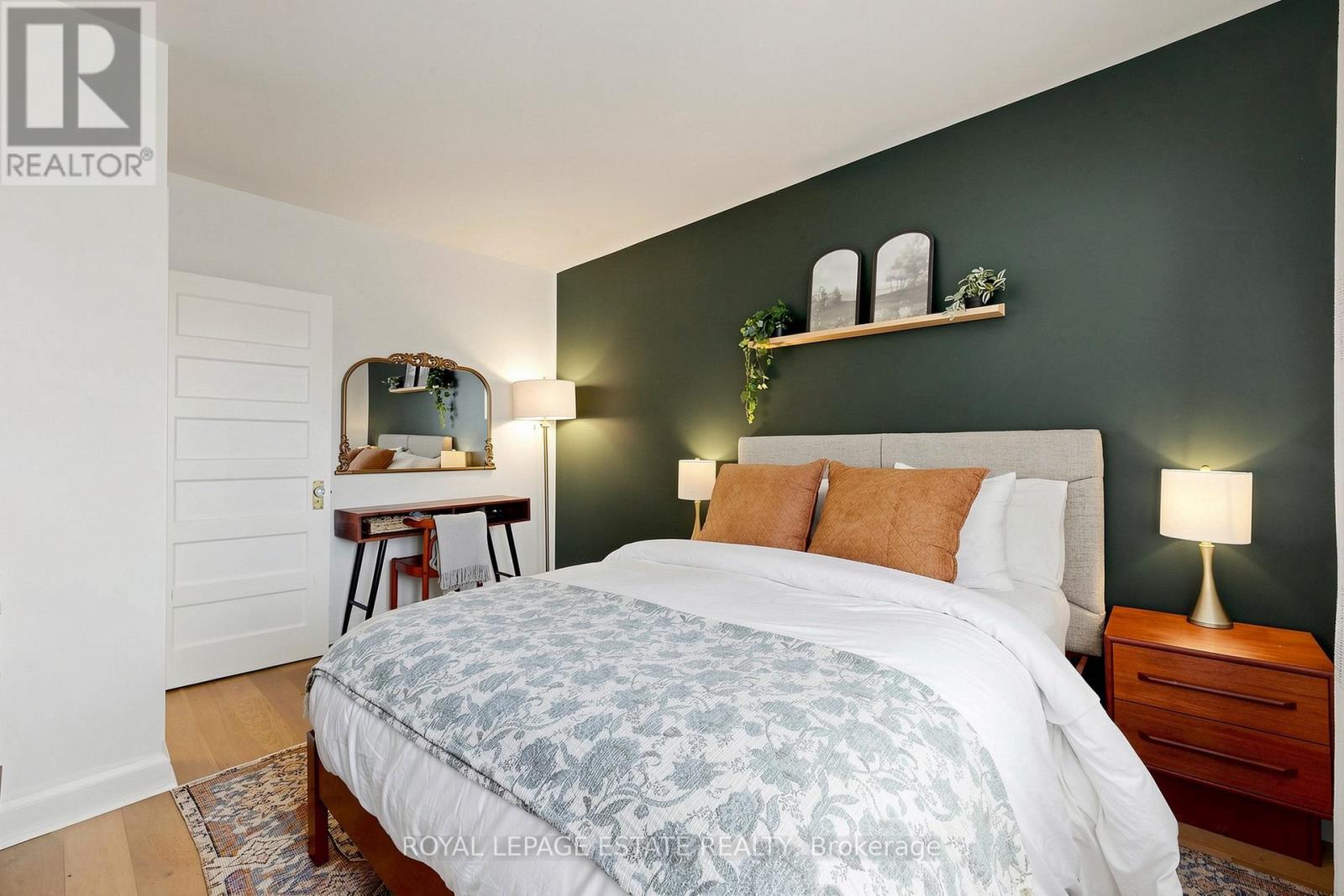 823 Sammon Avenue, Toronto, Ontario  M4C 2E7 - Photo 17 - E13047024