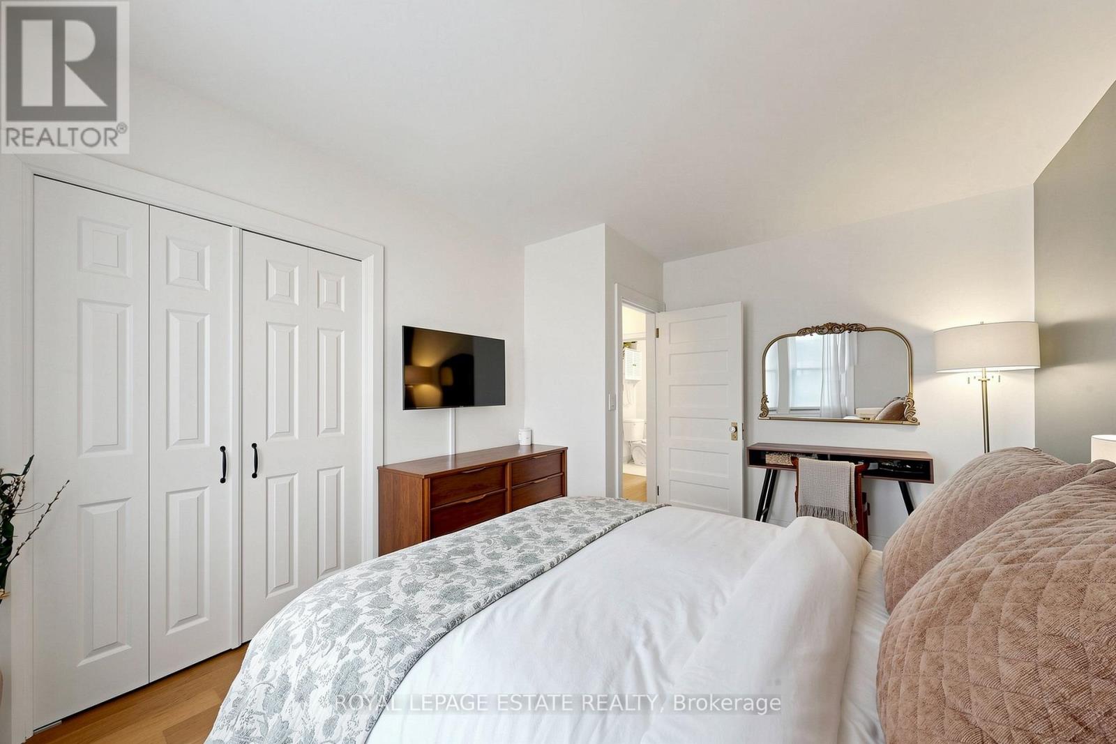 823 Sammon Avenue, Toronto, Ontario  M4C 2E7 - Photo 18 - E13047024