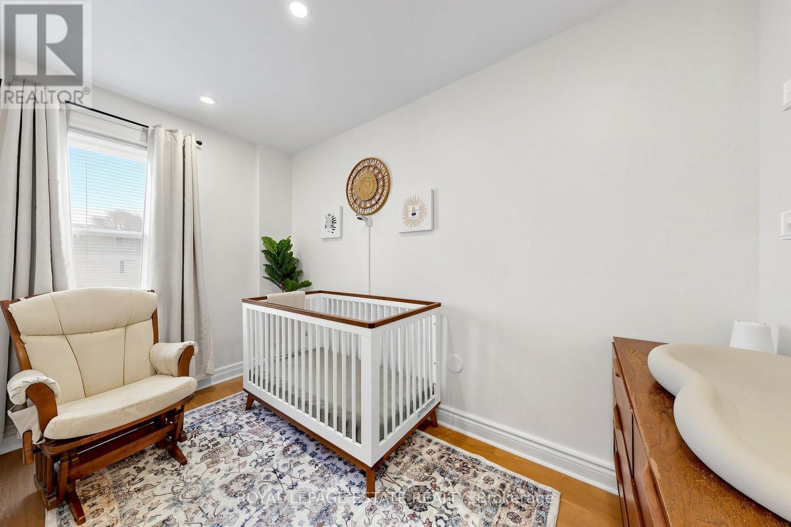 823 Sammon Avenue, Toronto, Ontario  M4C 2E7 - Photo 19 - E13047024