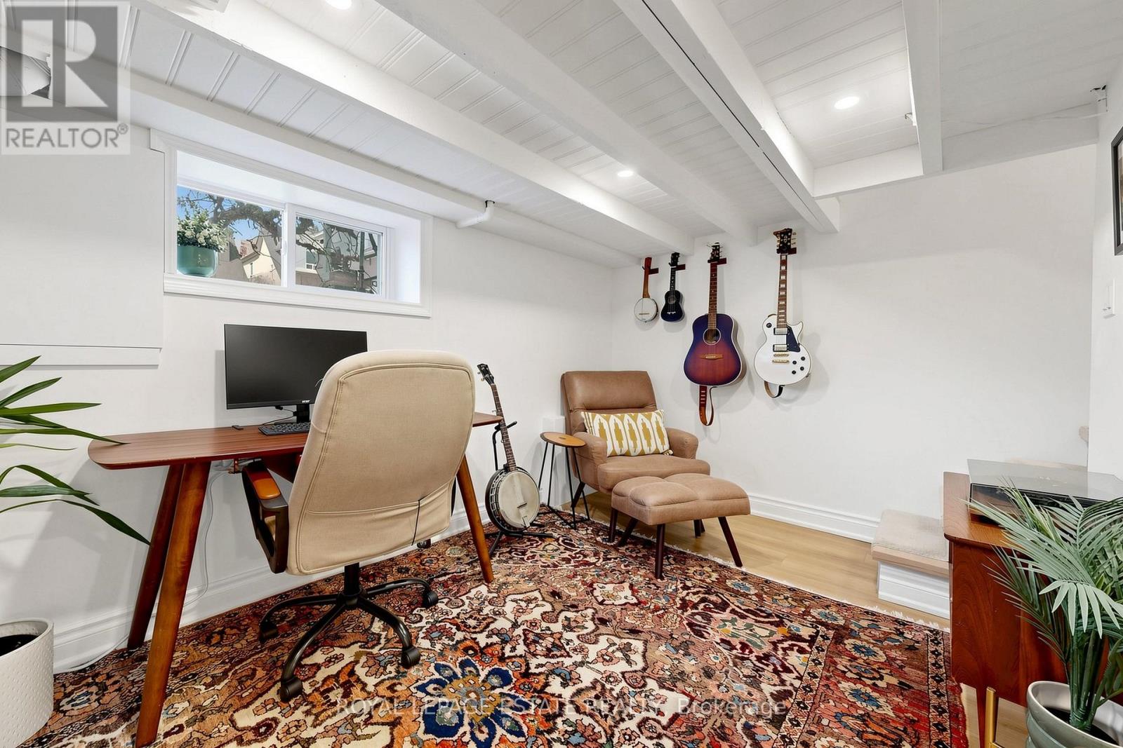 823 Sammon Avenue, Toronto, Ontario  M4C 2E7 - Photo 22 - E13047024