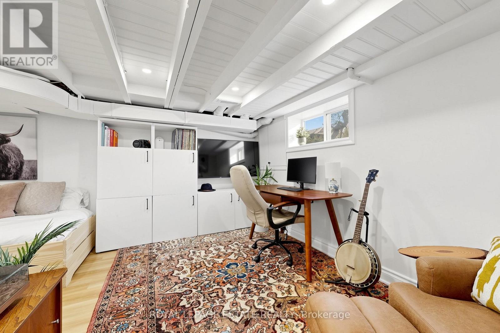 823 Sammon Avenue, Toronto, Ontario  M4C 2E7 - Photo 23 - E13047024