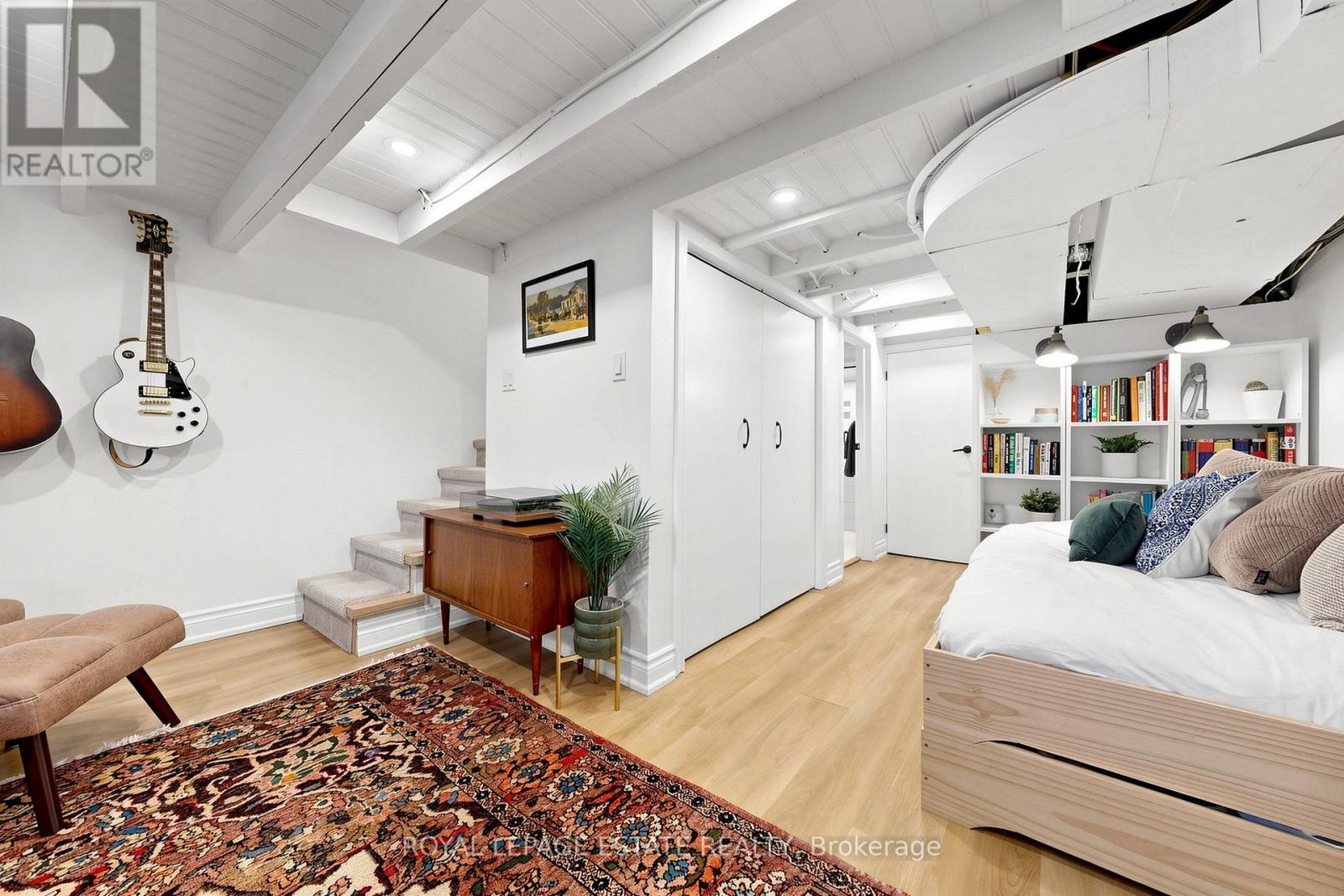 823 Sammon Avenue, Toronto, Ontario  M4C 2E7 - Photo 24 - E13047024