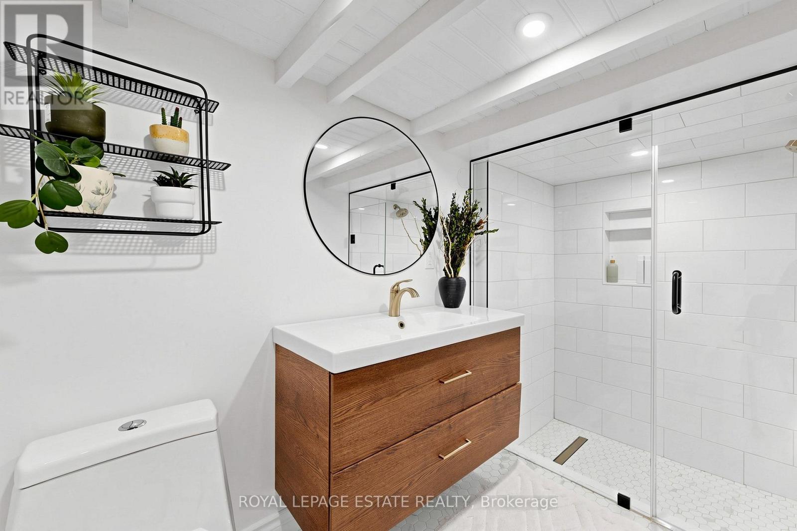 823 Sammon Avenue, Toronto, Ontario  M4C 2E7 - Photo 25 - E13047024