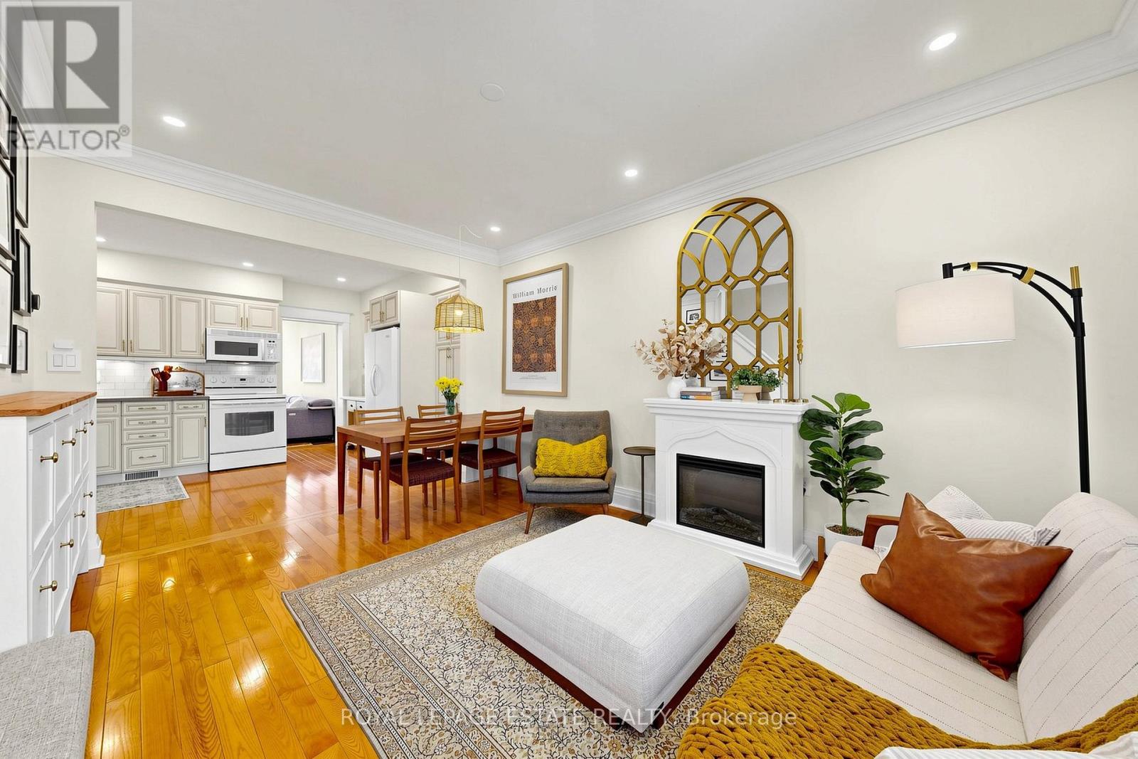 823 Sammon Avenue, Toronto, Ontario  M4C 2E7 - Photo 5 - E13047024