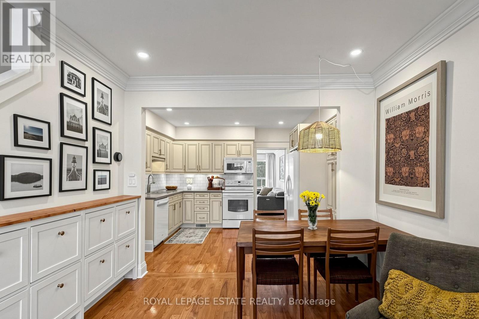 823 Sammon Avenue, Toronto, Ontario  M4C 2E7 - Photo 8 - E13047024