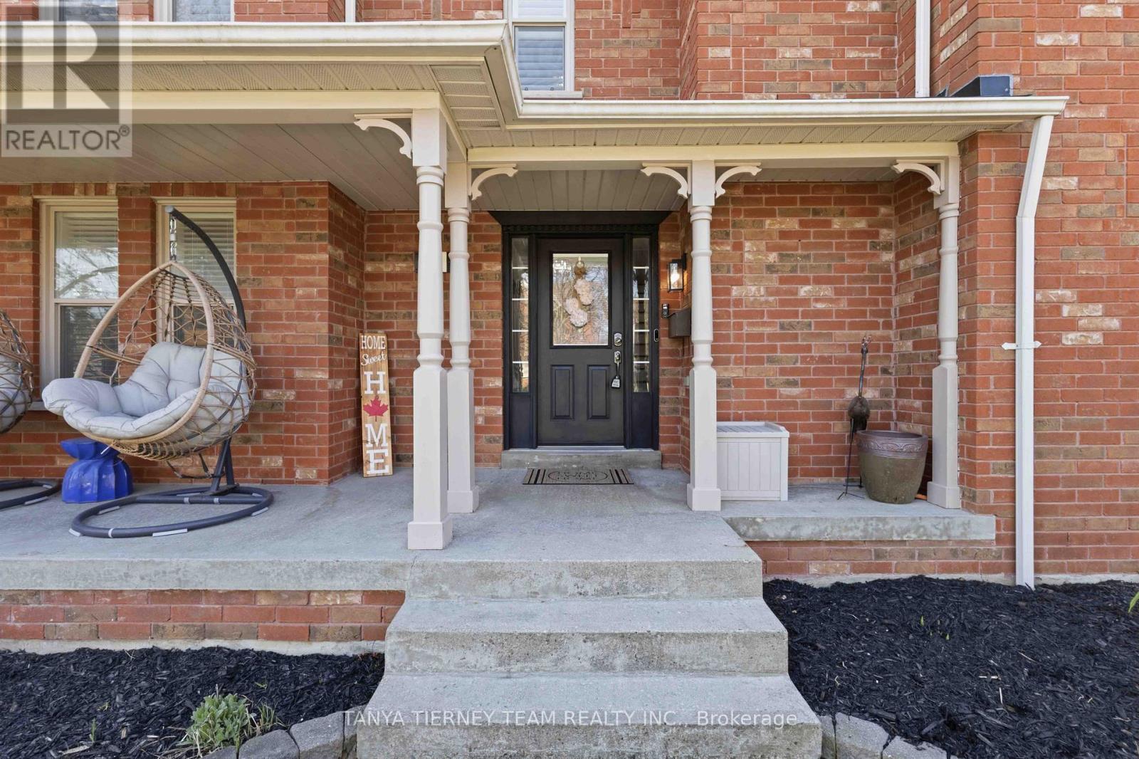 41 Zachary Place, Whitby, Ontario  L1M 1E1 - Photo 4 - E13047118