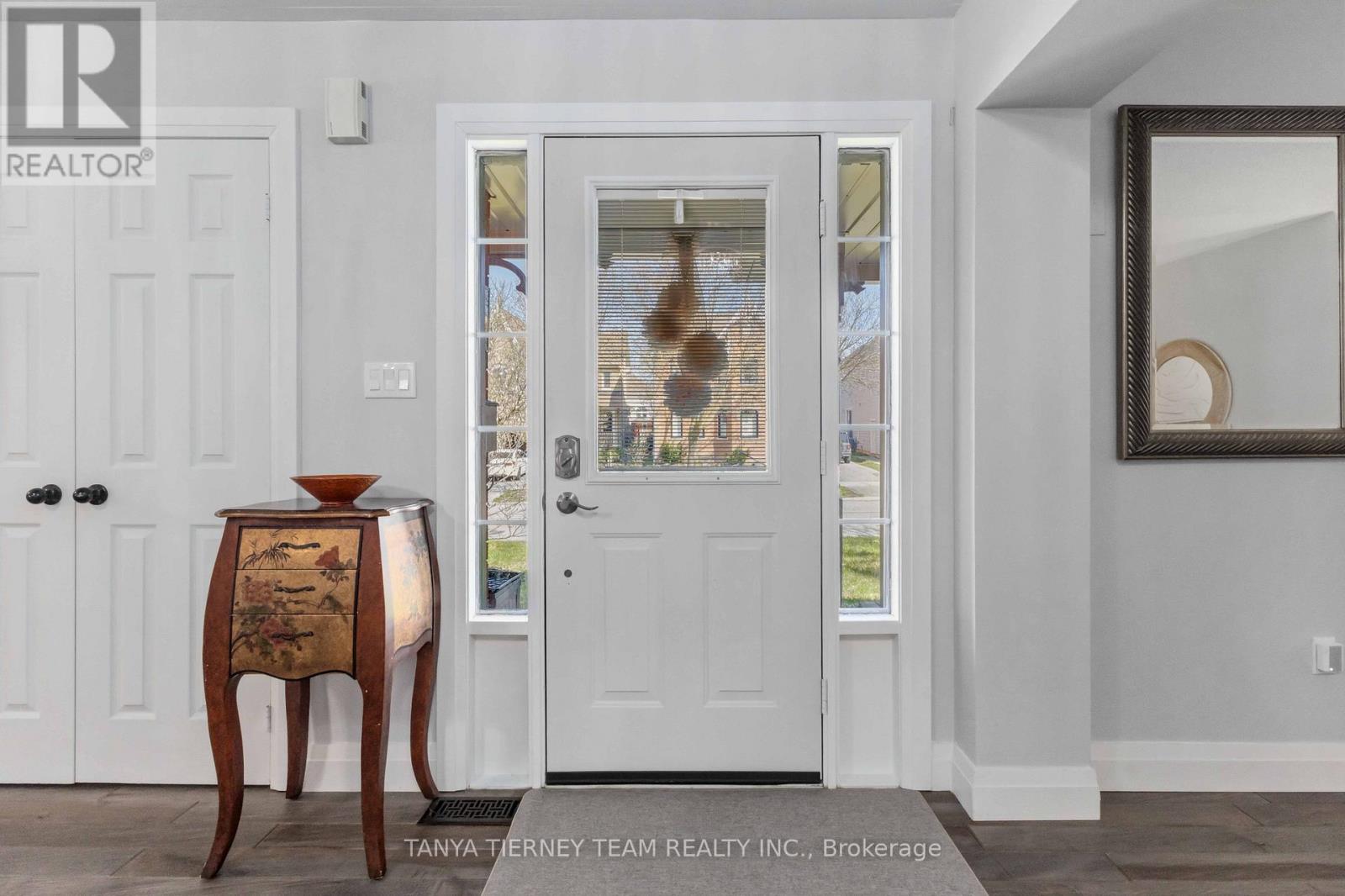 41 Zachary Place, Whitby, Ontario  L1M 1E1 - Photo 5 - E13047118