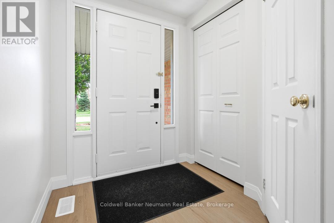 254 Silurian Drive, Guelph, Ontario  N1E 7B8 - Photo 3 - X13047004