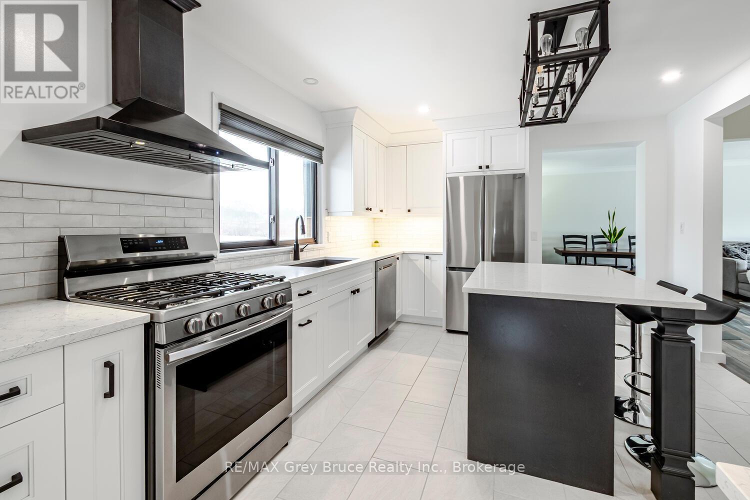 105 John Street, Georgian Bluffs, Ontario  N0H 2T0 - Photo 16 - X13047136