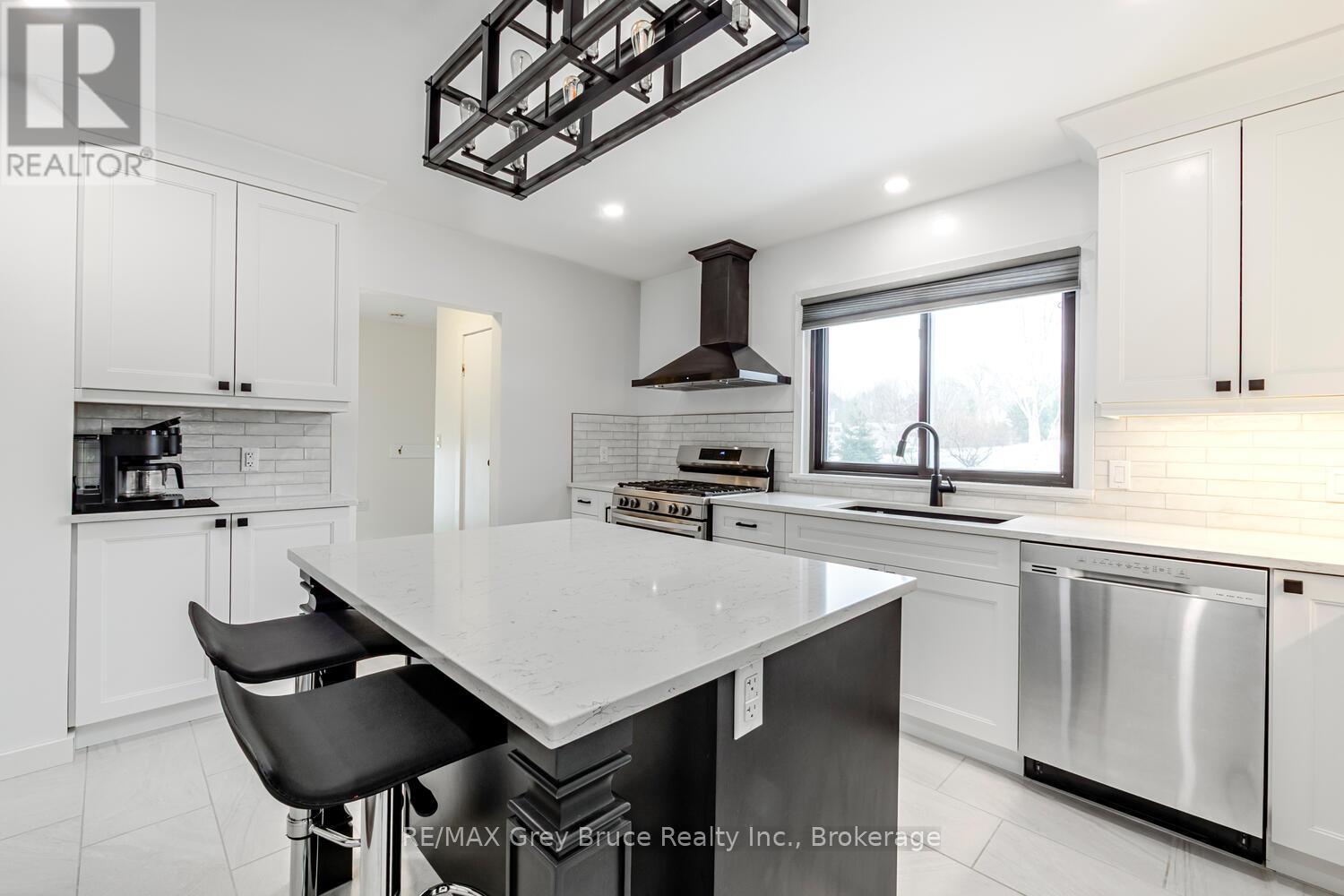 105 John Street, Georgian Bluffs, Ontario  N0H 2T0 - Photo 18 - X13047136