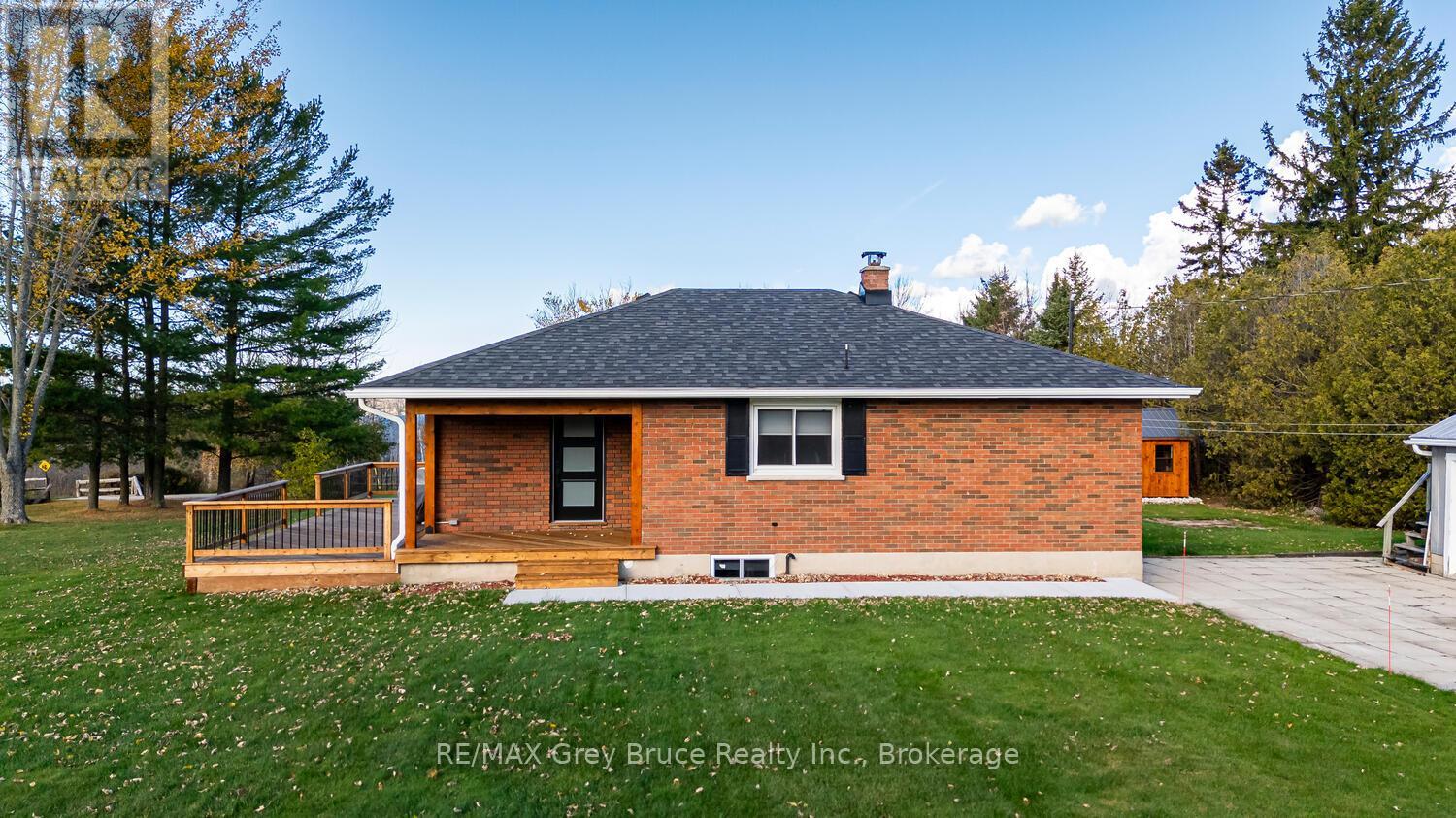 105 John Street, Georgian Bluffs, Ontario  N0H 2T0 - Photo 3 - X13047136