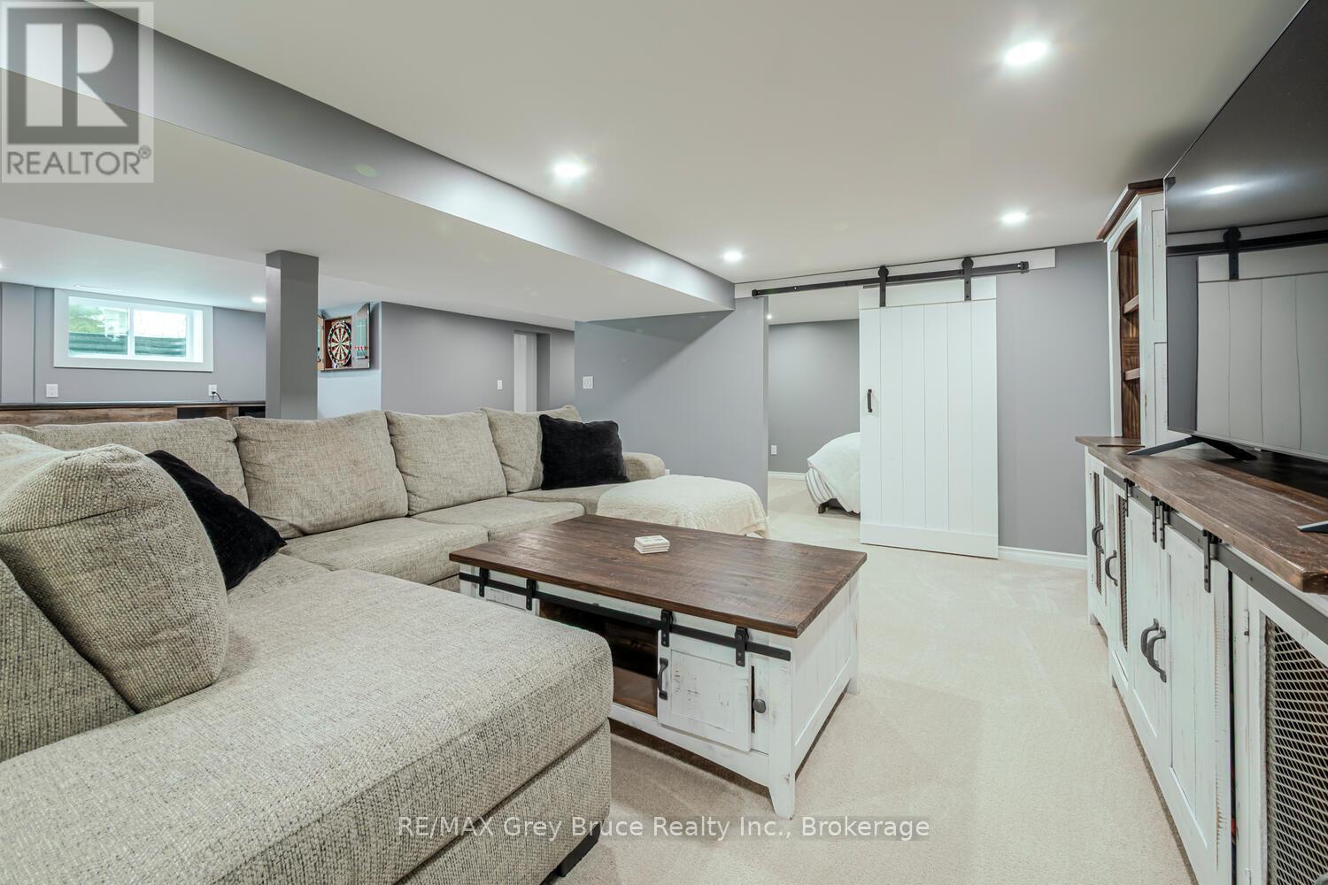 105 John Street, Georgian Bluffs, Ontario  N0H 2T0 - Photo 34 - X13047136