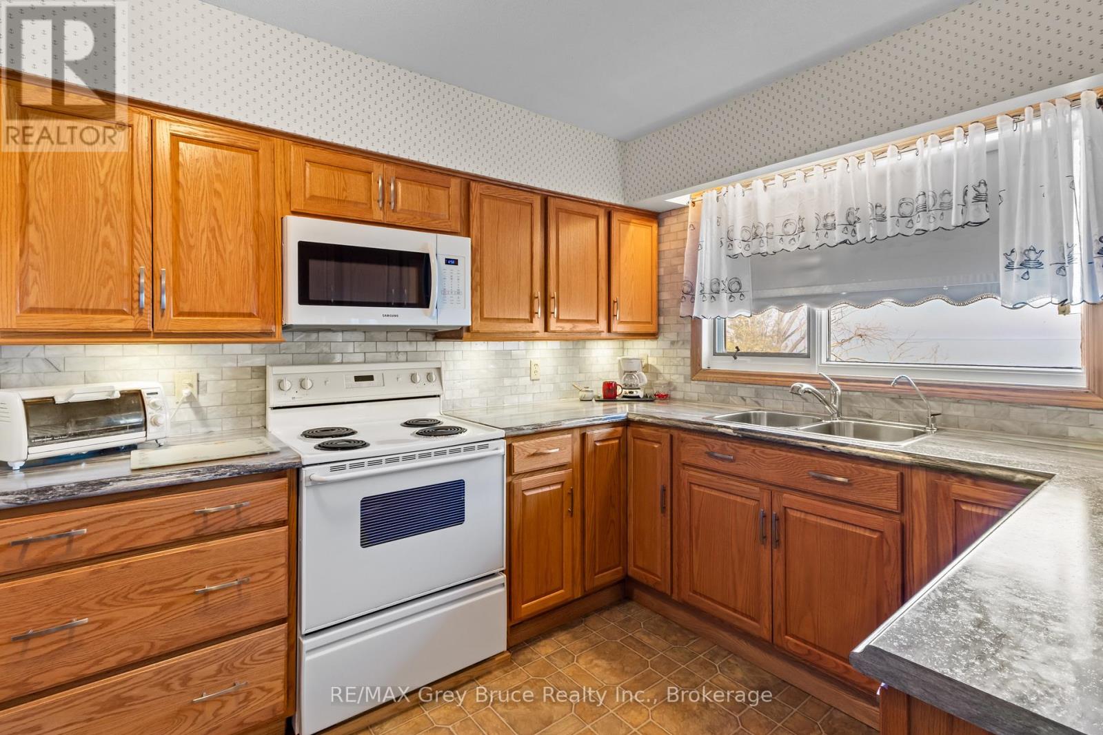 102 Carter Road, Northern Bruce Peninsula, Ontario  N0H 1W0 - Photo 10 - X13047172