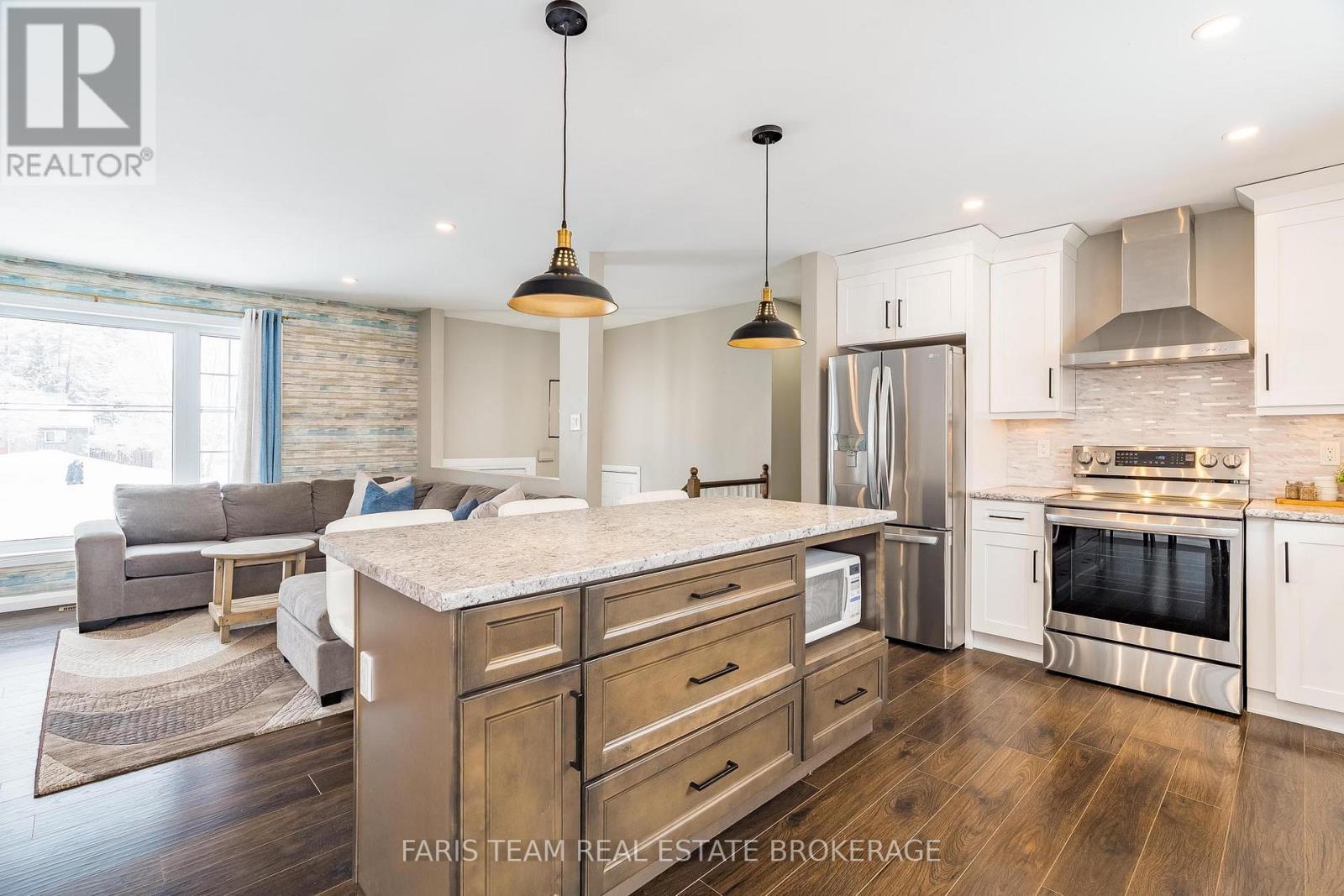 61 Mill Street E, Springwater, Ontario  L0L 1V0 - Photo 11 - S13046914